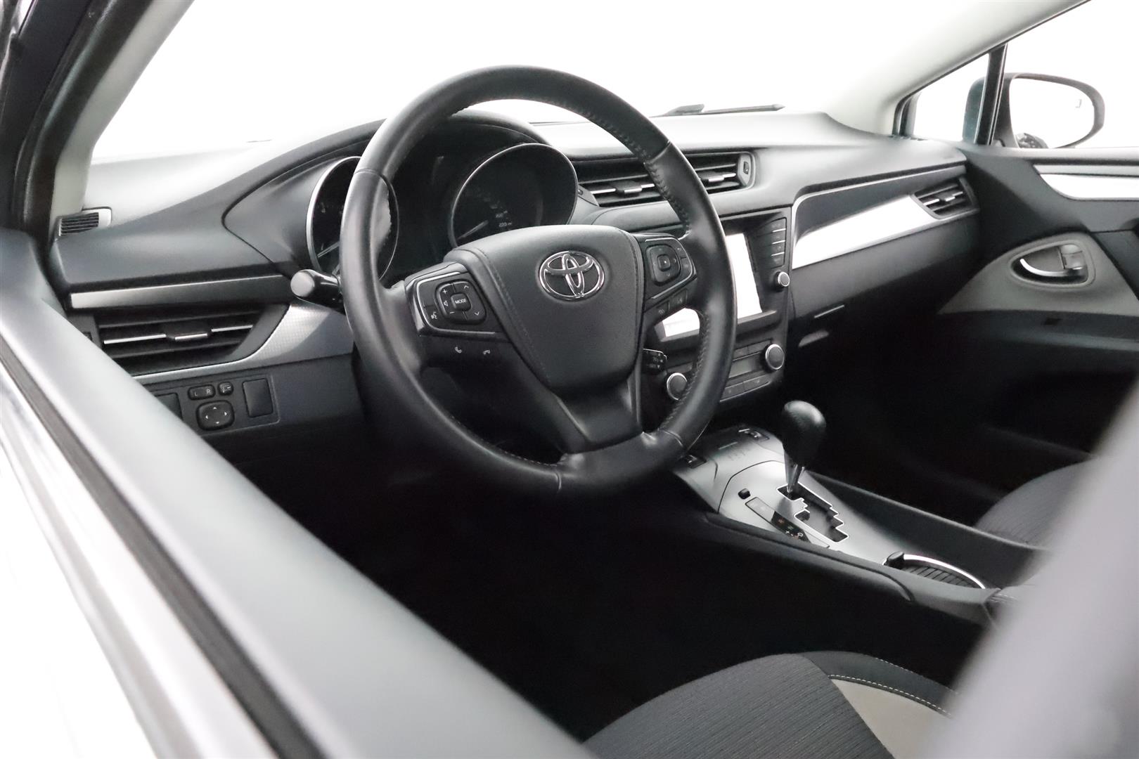 TOYOTA AVENSIS 2015