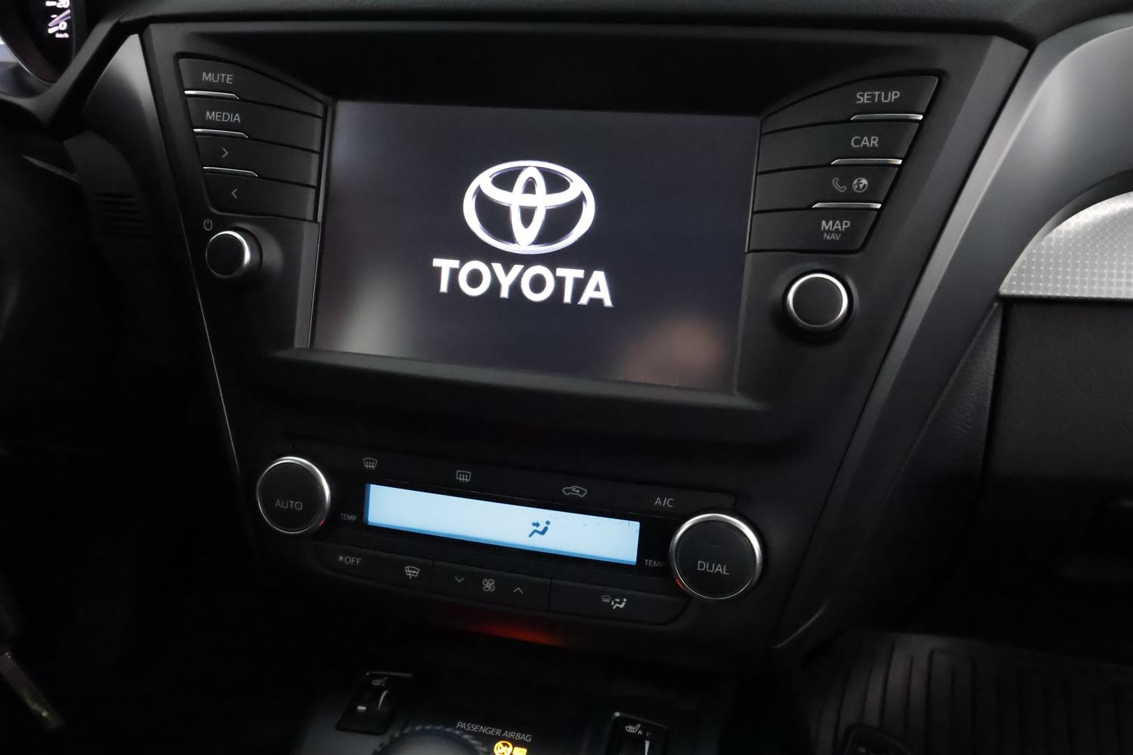 TOYOTA AVENSIS 2015