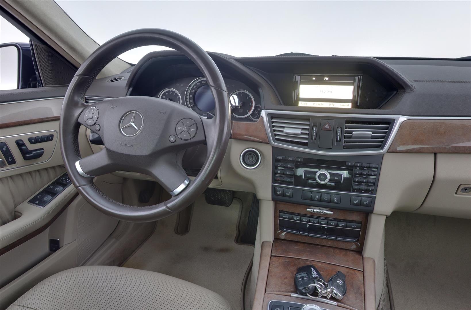 MERCEDES-BENZ E 2011