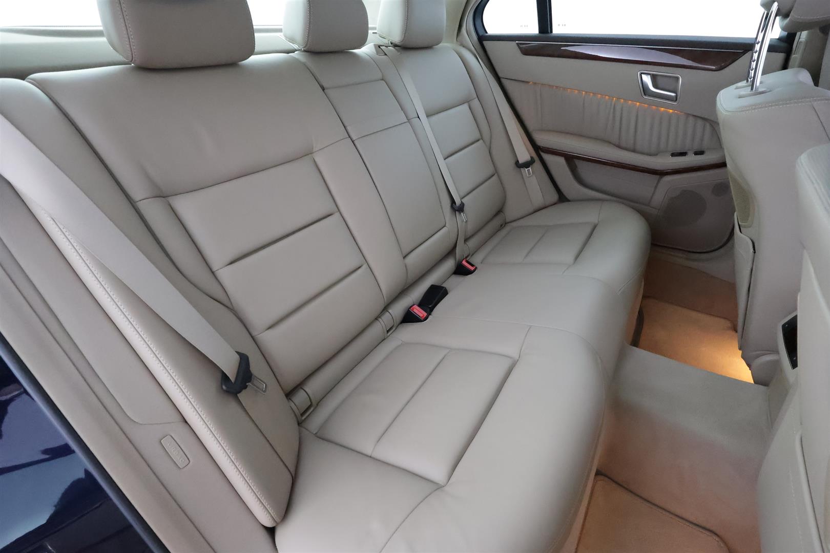 MERCEDES-BENZ E 2011
