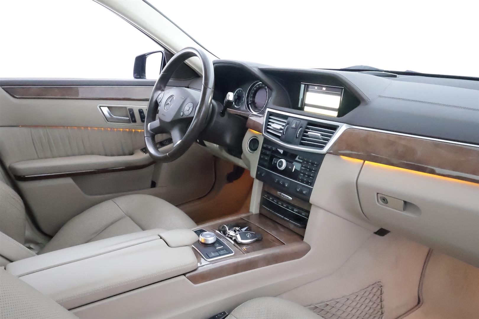 MERCEDES-BENZ E 2011