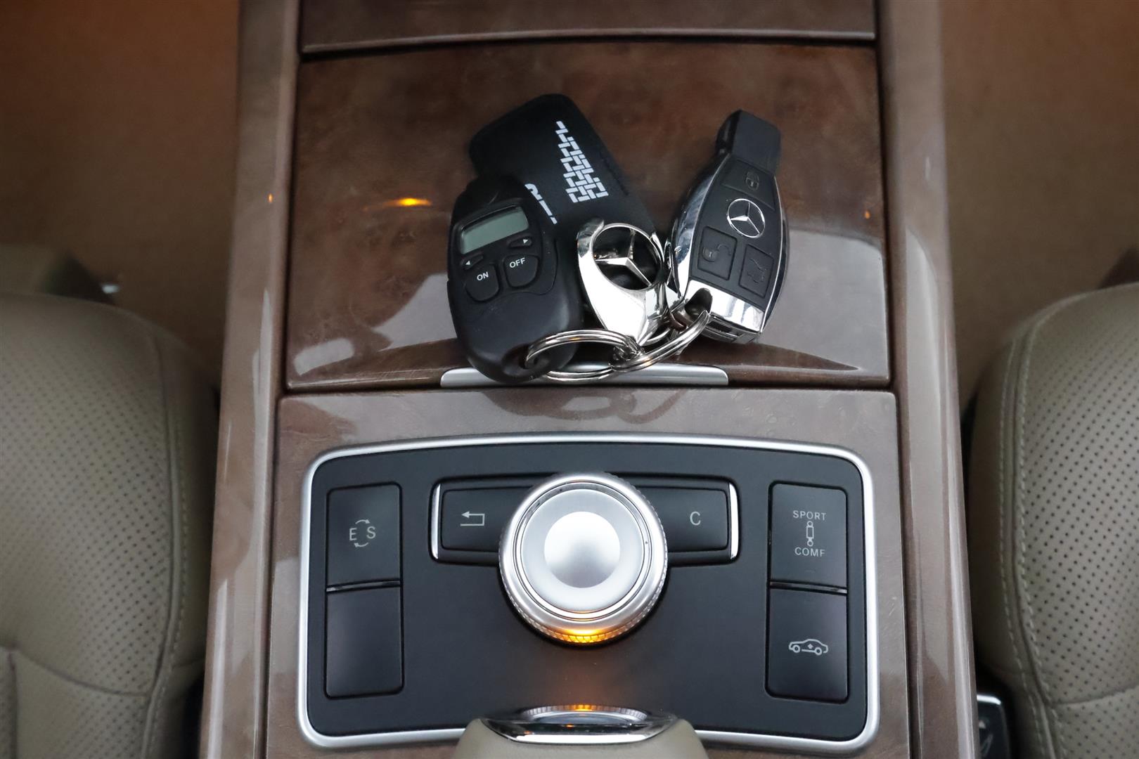 MERCEDES-BENZ E 2011