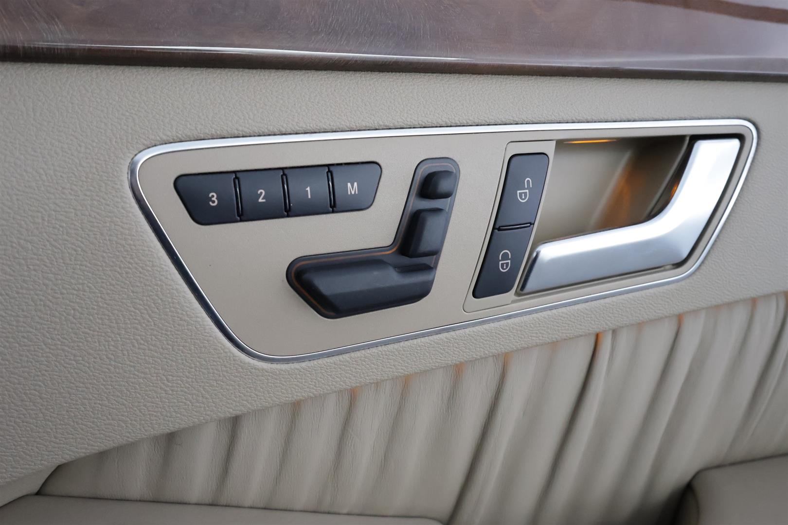 MERCEDES-BENZ E 2011