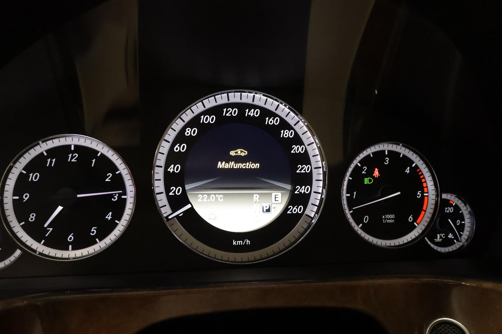MERCEDES-BENZ E 2011