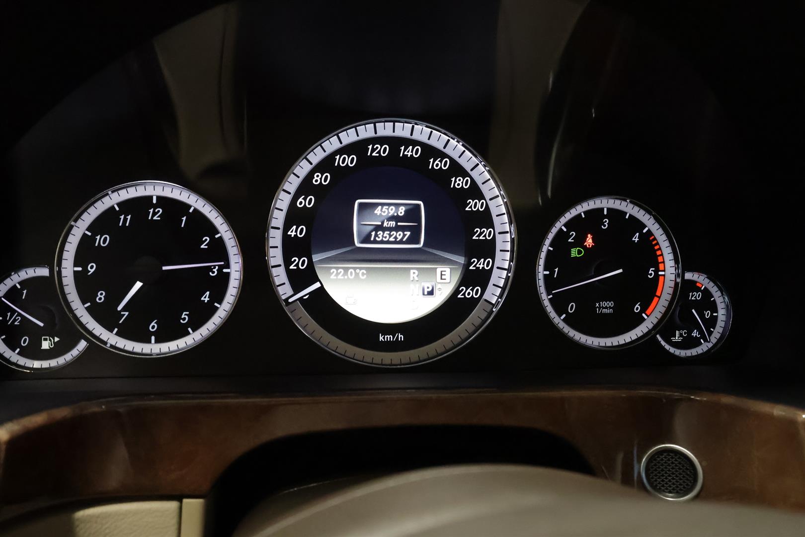 MERCEDES-BENZ E 2011