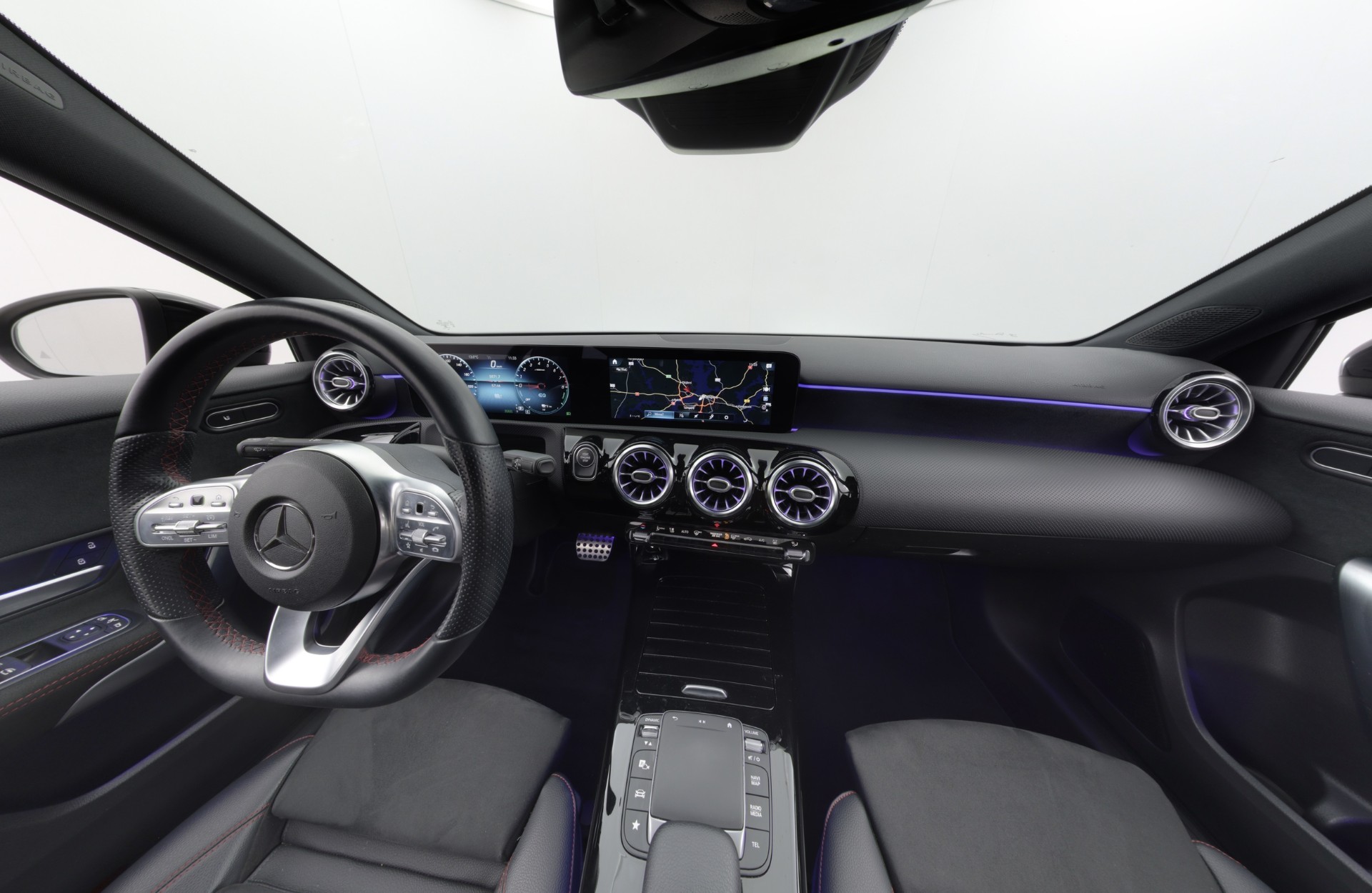 MERCEDES-BENZ A 2020