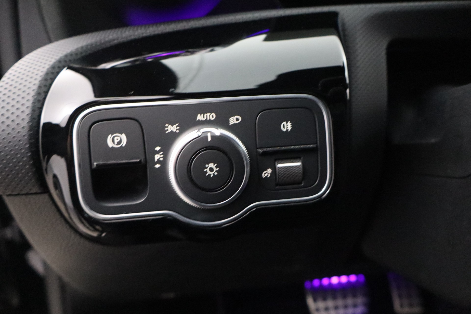 MERCEDES-BENZ A 2020