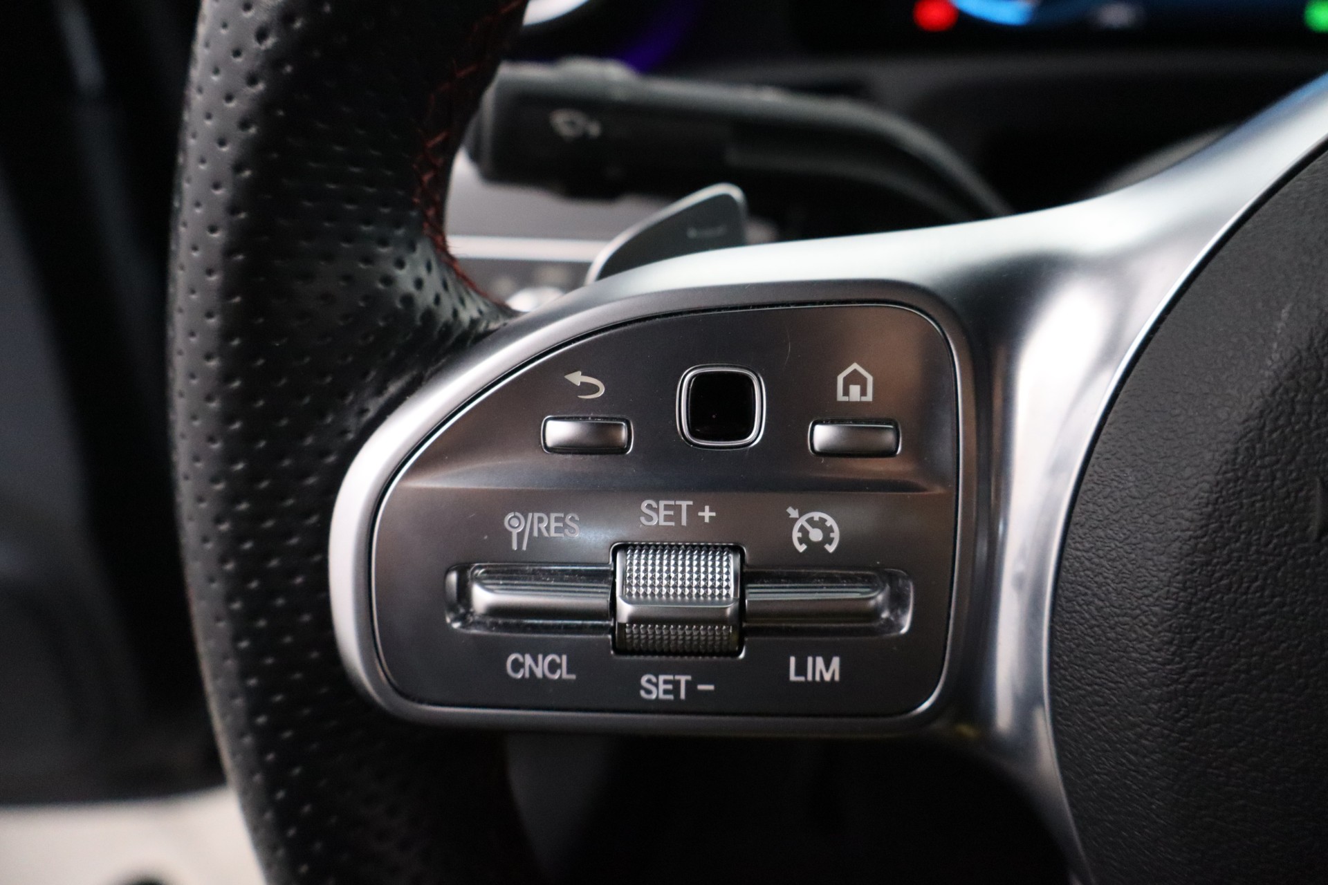 MERCEDES-BENZ A 2020