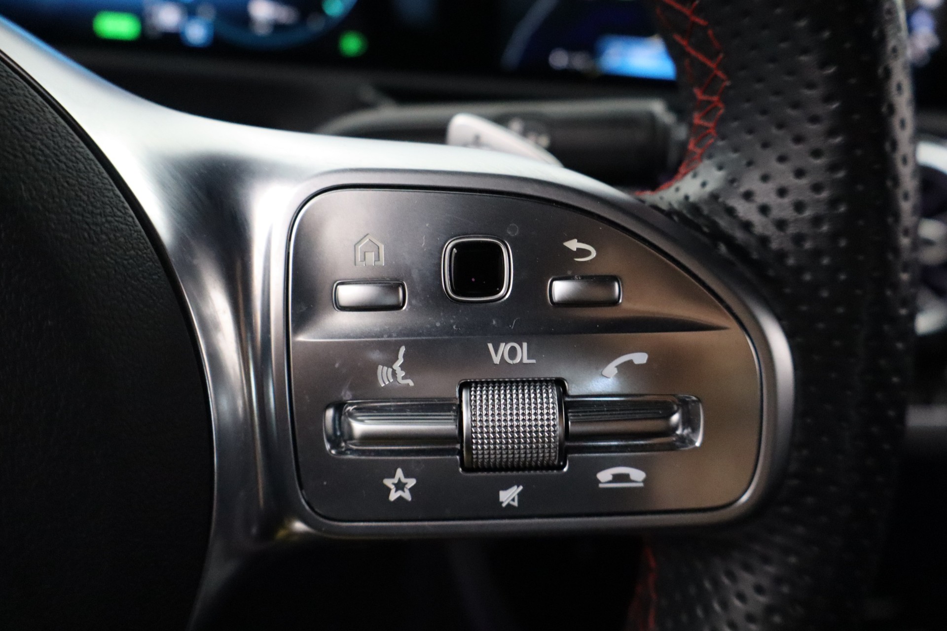 MERCEDES-BENZ A 2020