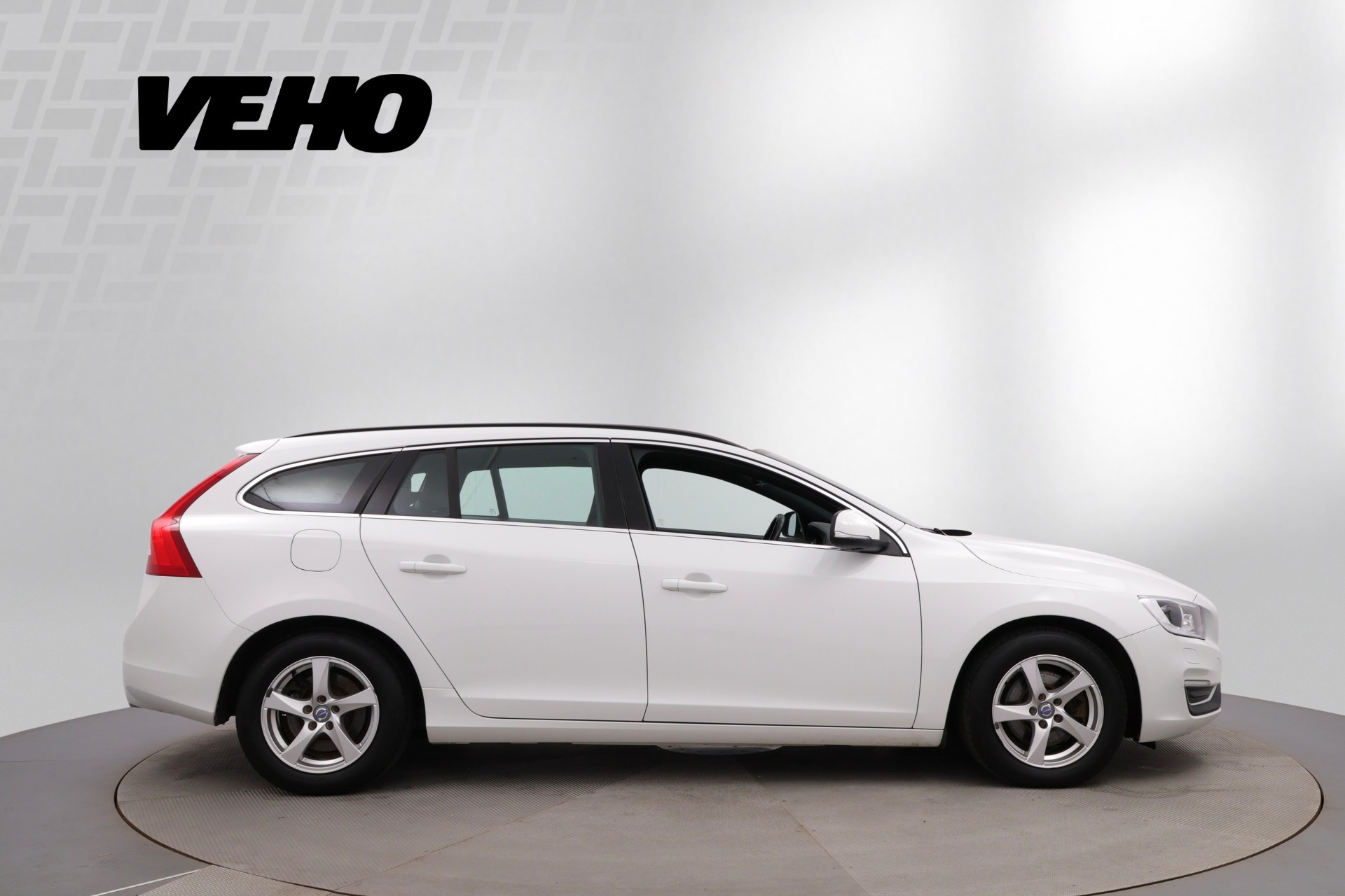 VOLVO V60 2015