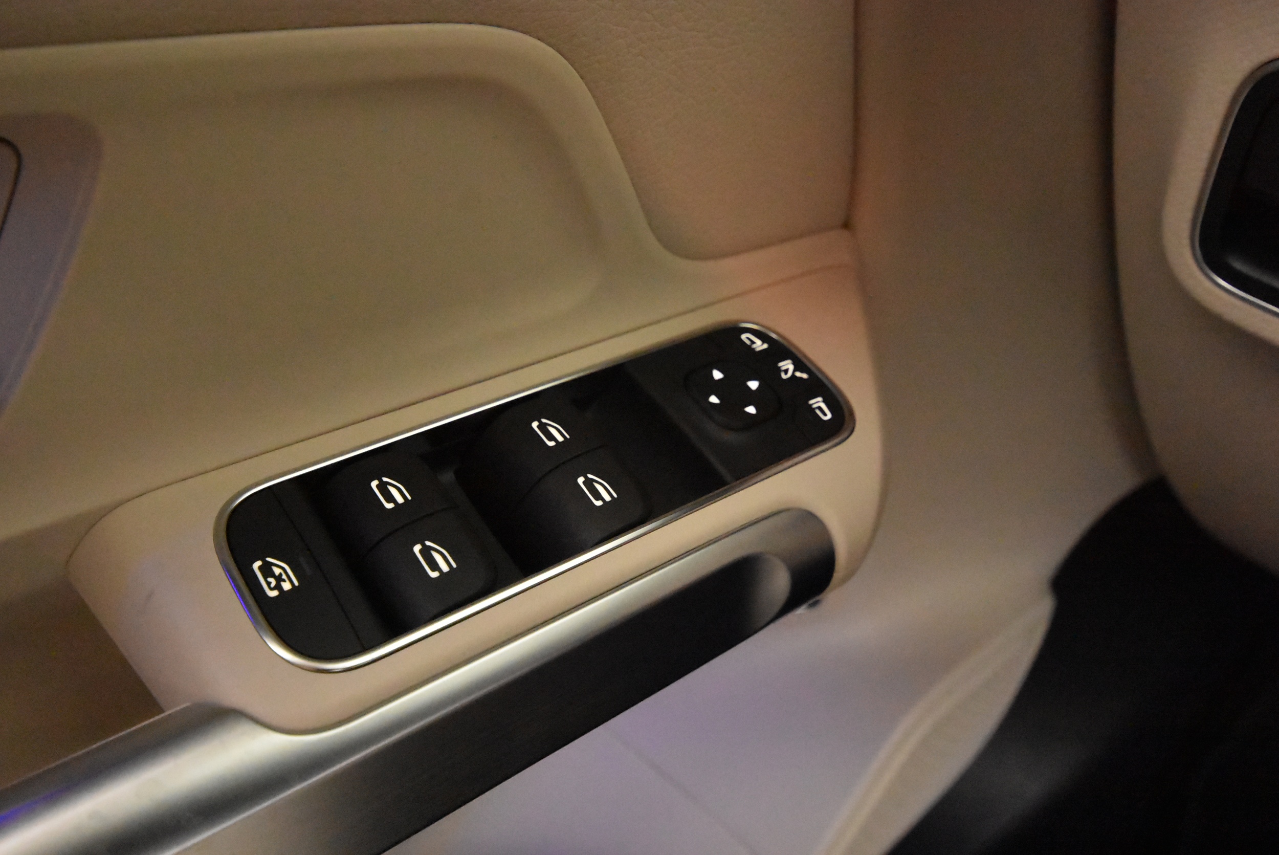 Mercedes-Benz EQB 2024