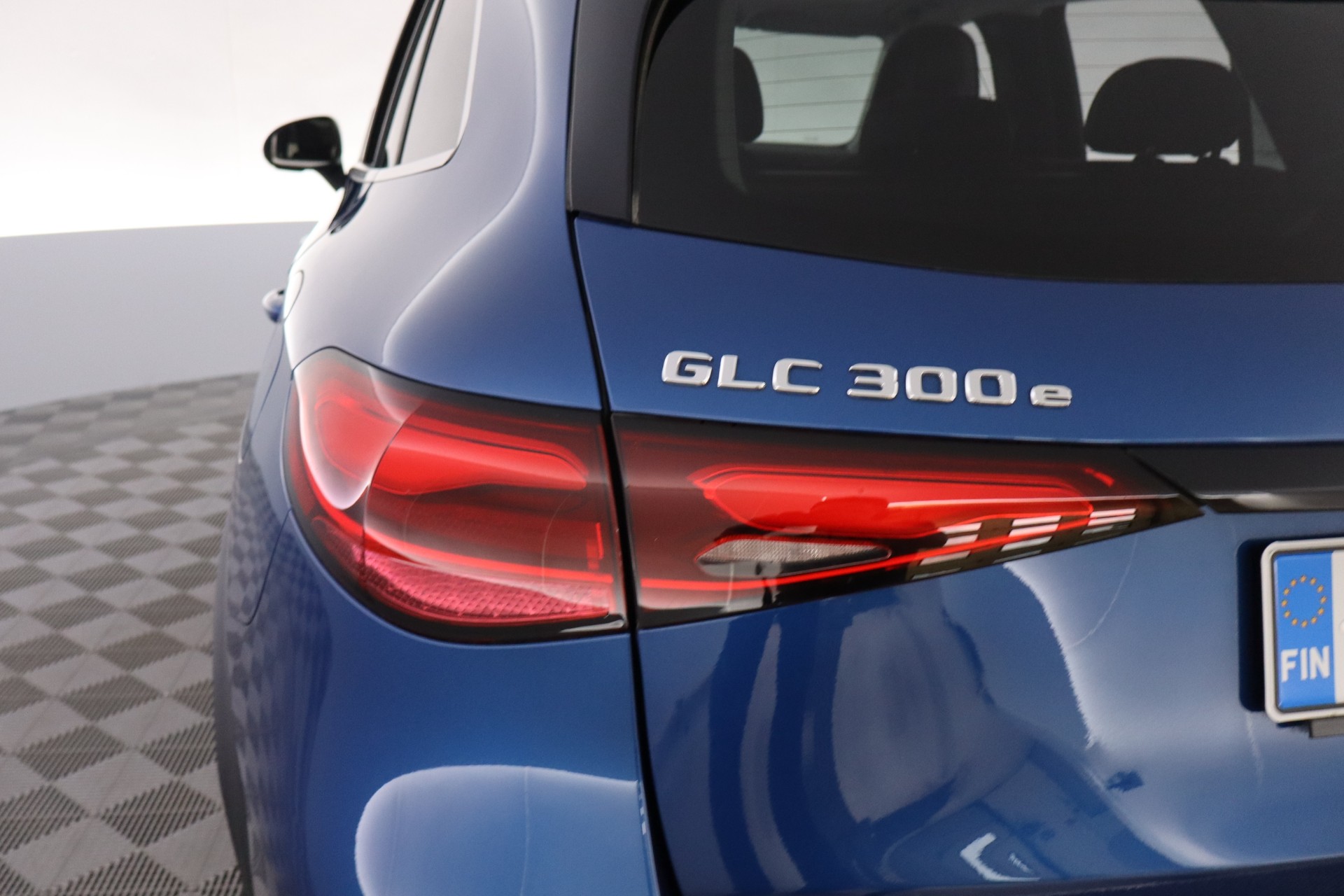 MERCEDES-BENZ GLC 2023