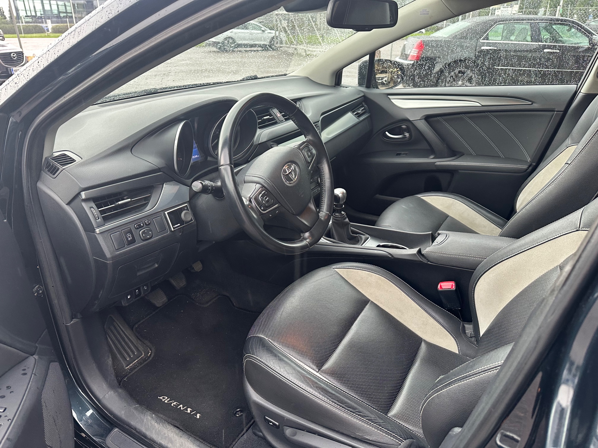 TOYOTA AVENSIS 2016