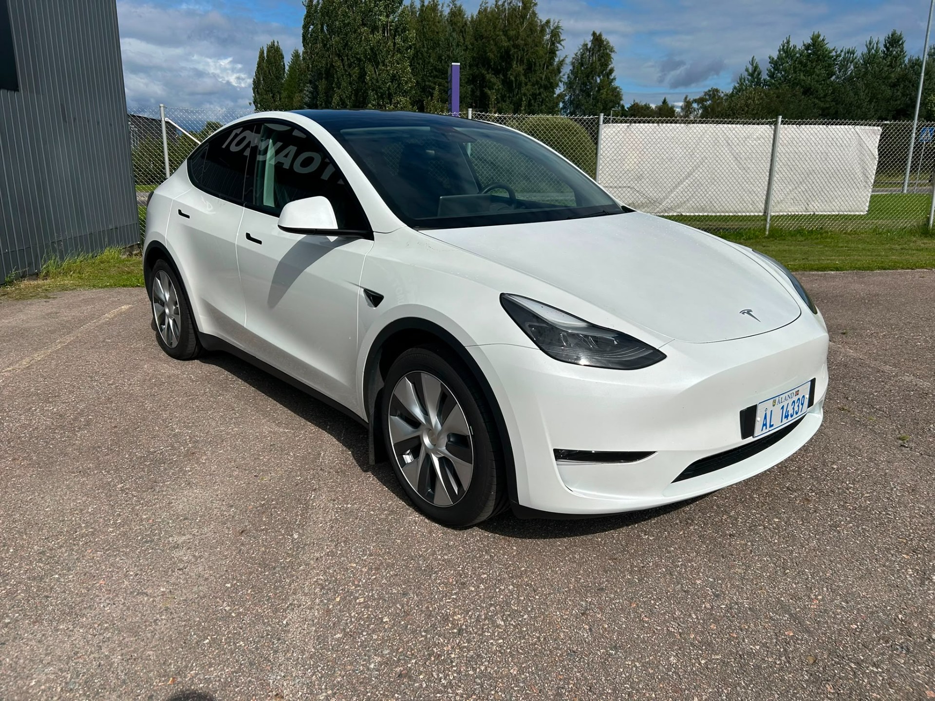 TESLA Model Y 2023
