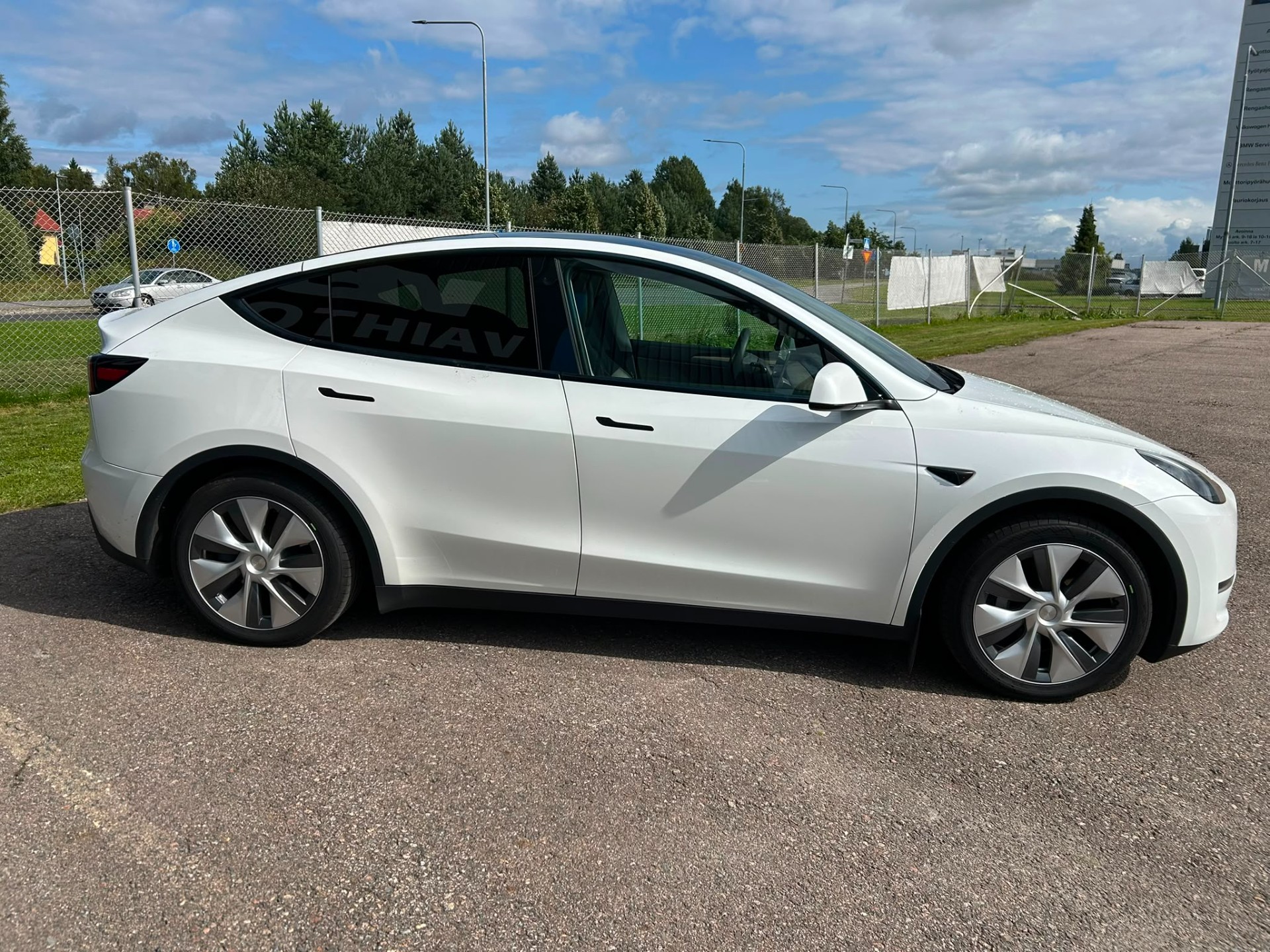 TESLA Model Y 2023