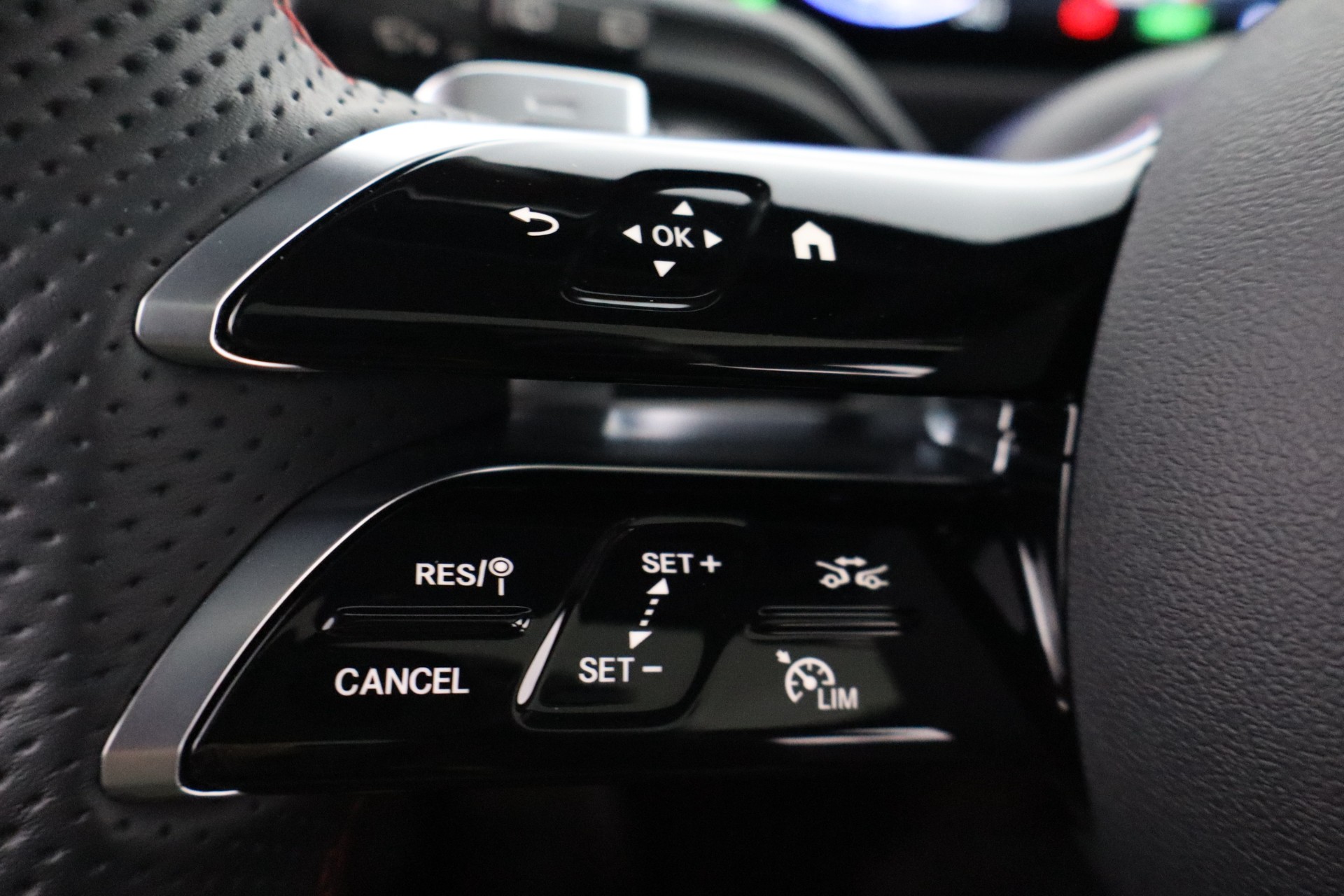 Mercedes-Benz EQB 2025