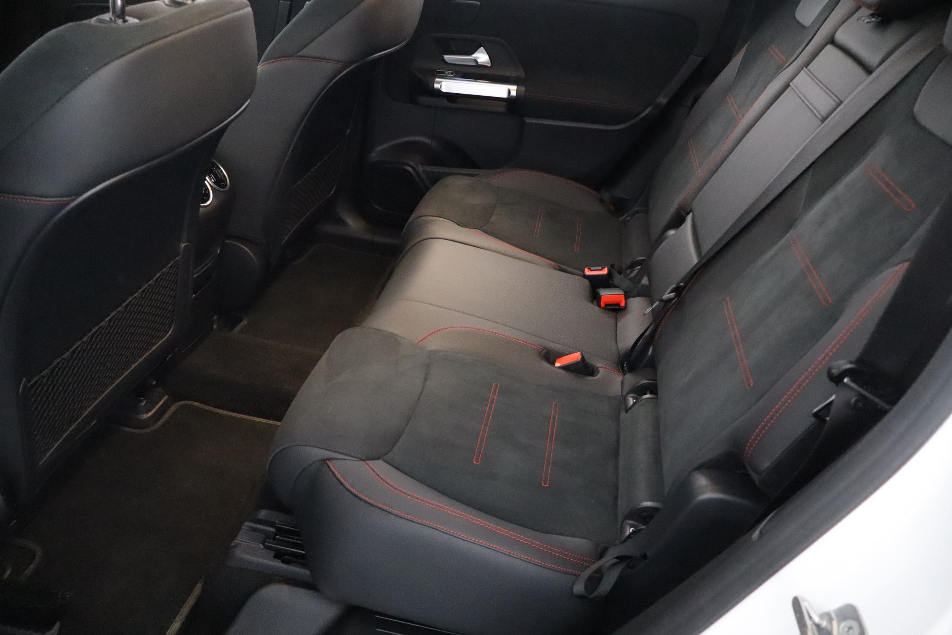 Mercedes-Benz EQB 2025