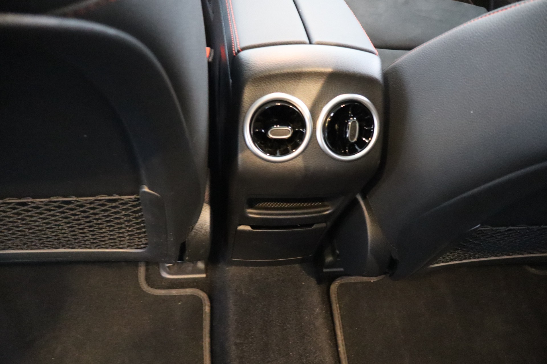 Mercedes-Benz EQB 2025