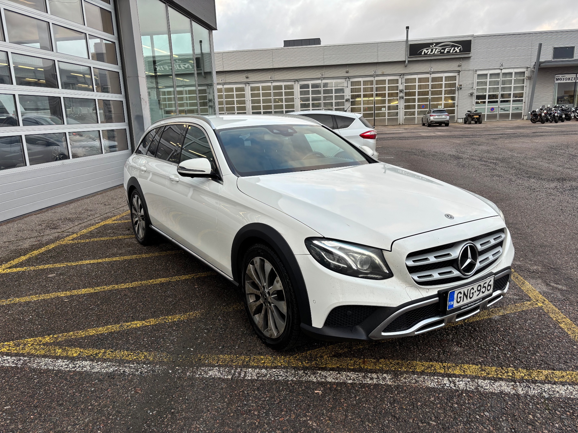MERCEDES-BENZ E 2017