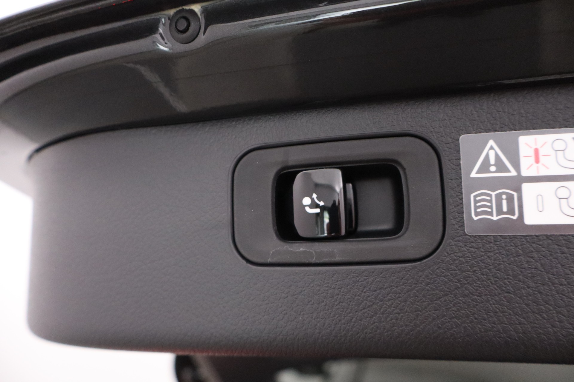 MERCEDES-BENZ C 2025