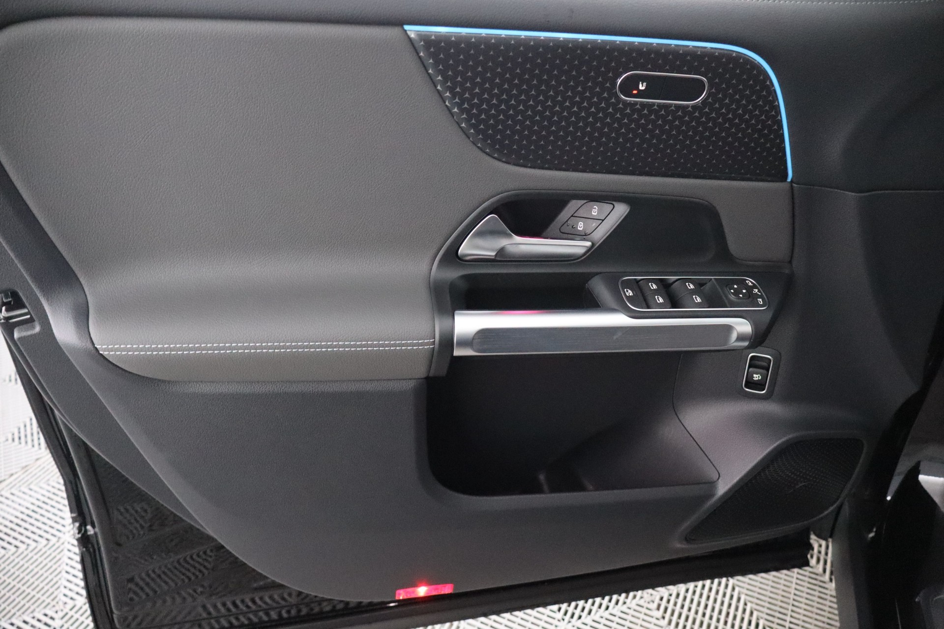 Mercedes-Benz EQB 2026