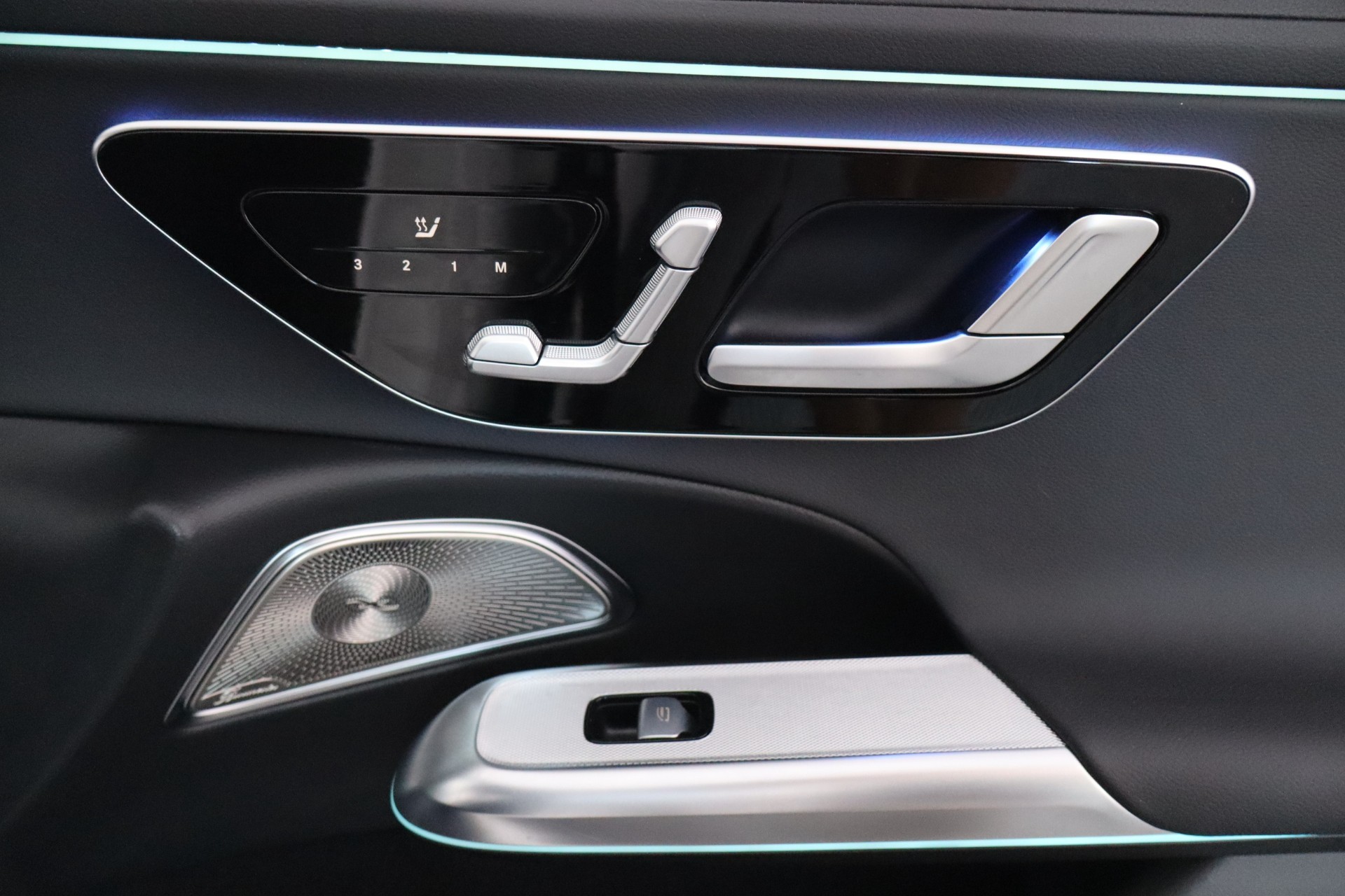 MERCEDES-BENZ E 2025