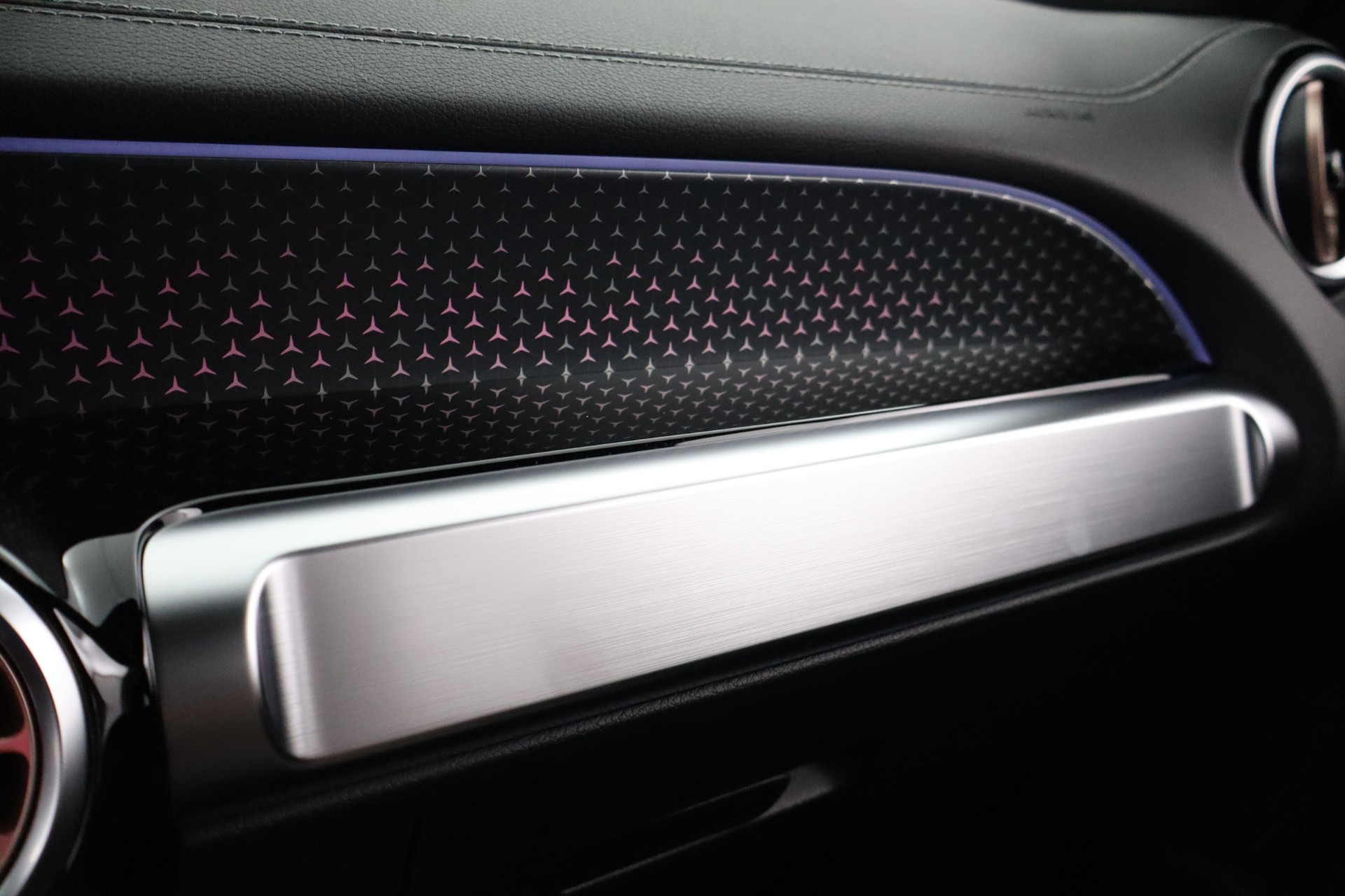 Mercedes-Benz EQB 2025