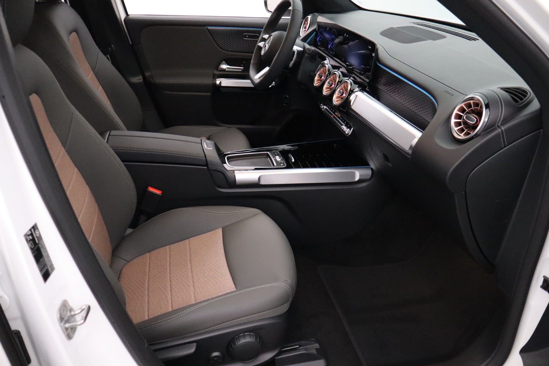 Mercedes-Benz EQB 2025