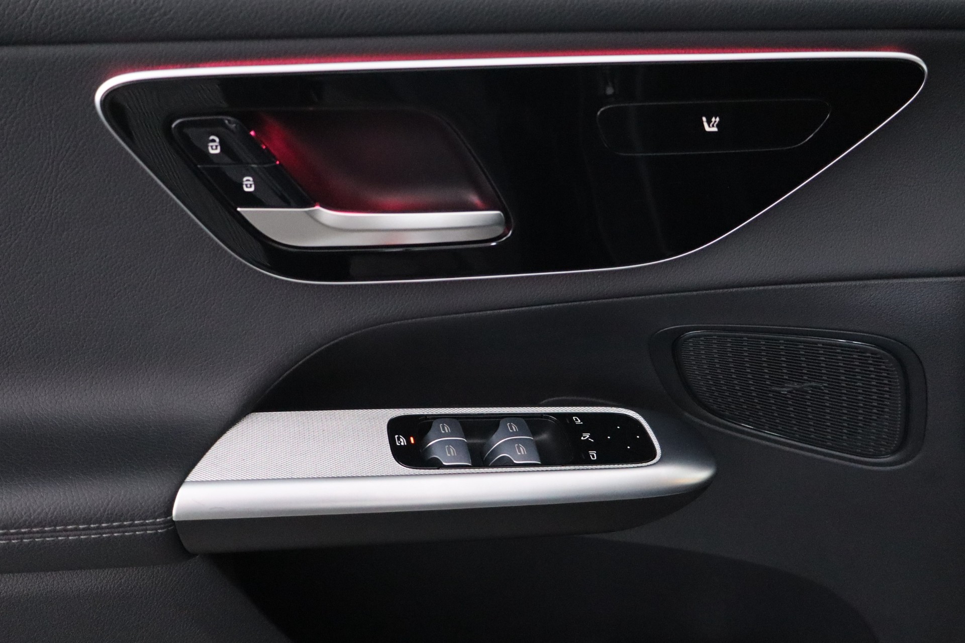 MERCEDES-BENZ GLC 2023