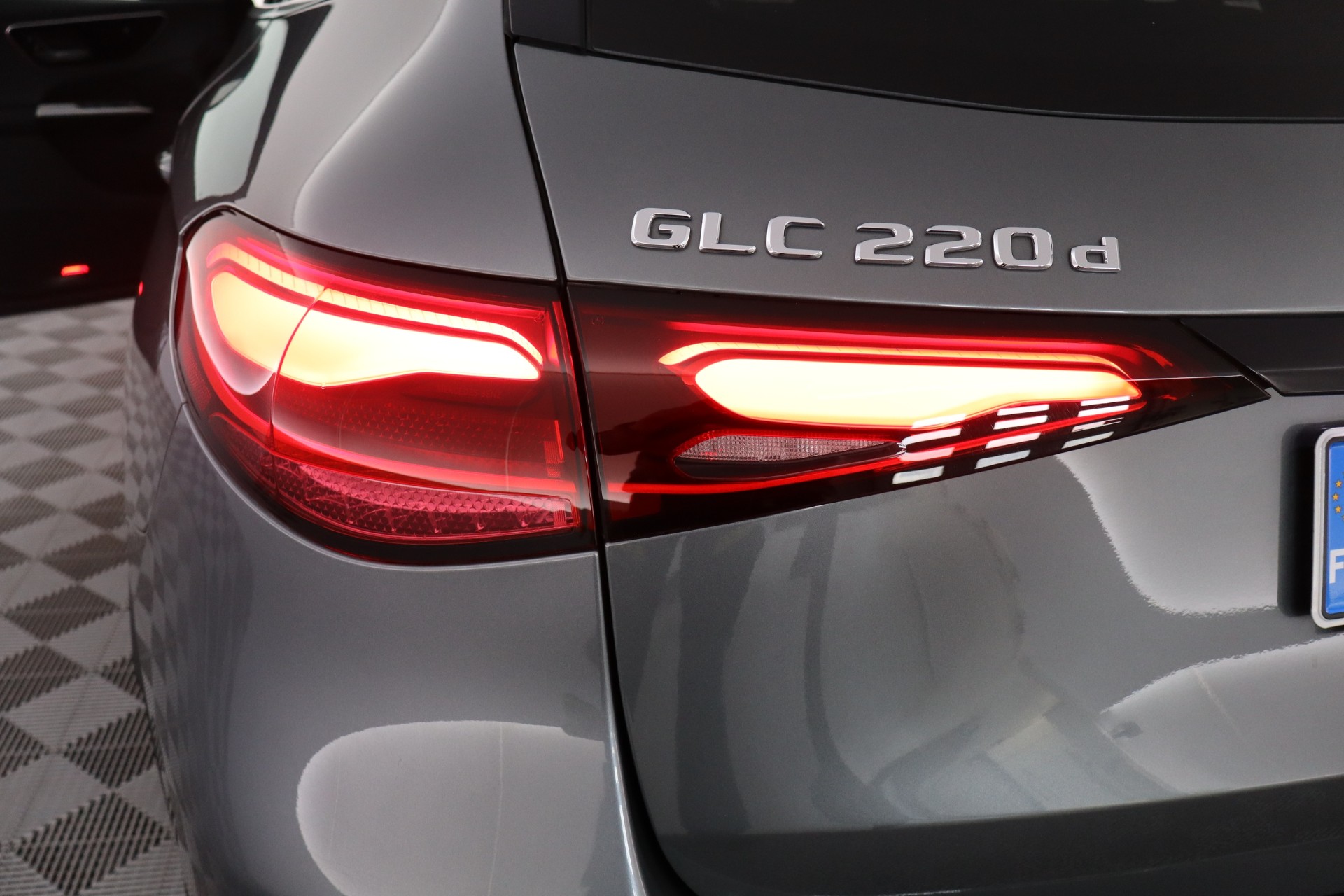MERCEDES-BENZ GLC 2023