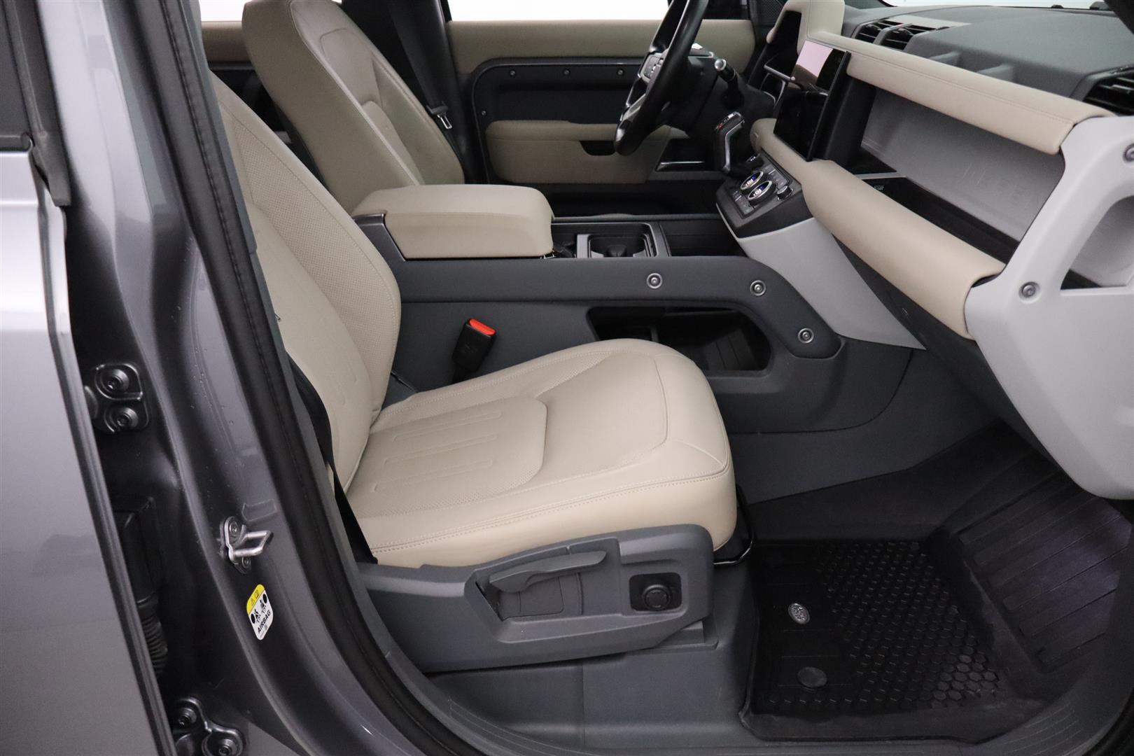 Land Rover Defender 2022