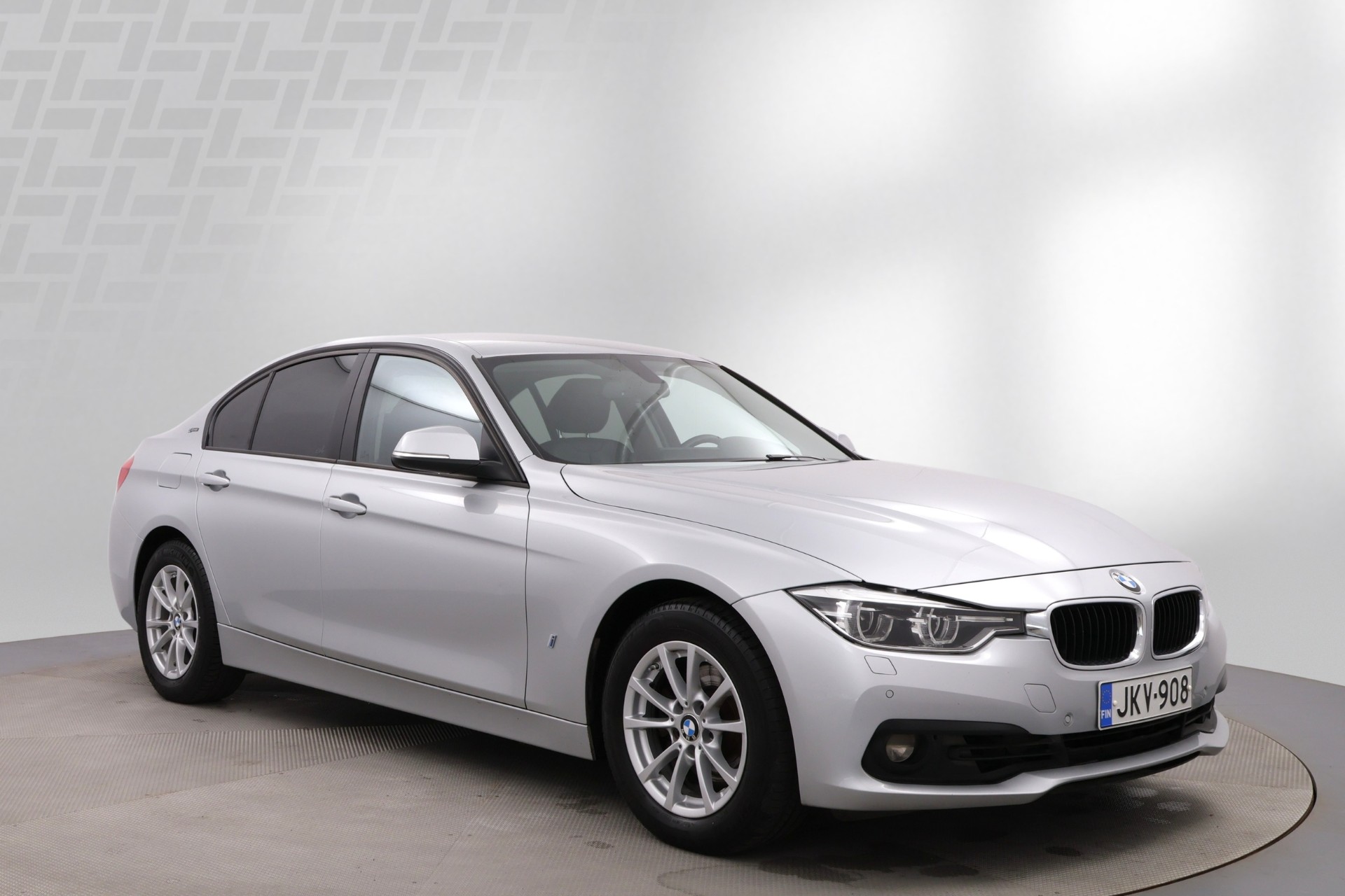 BMW 330 2018