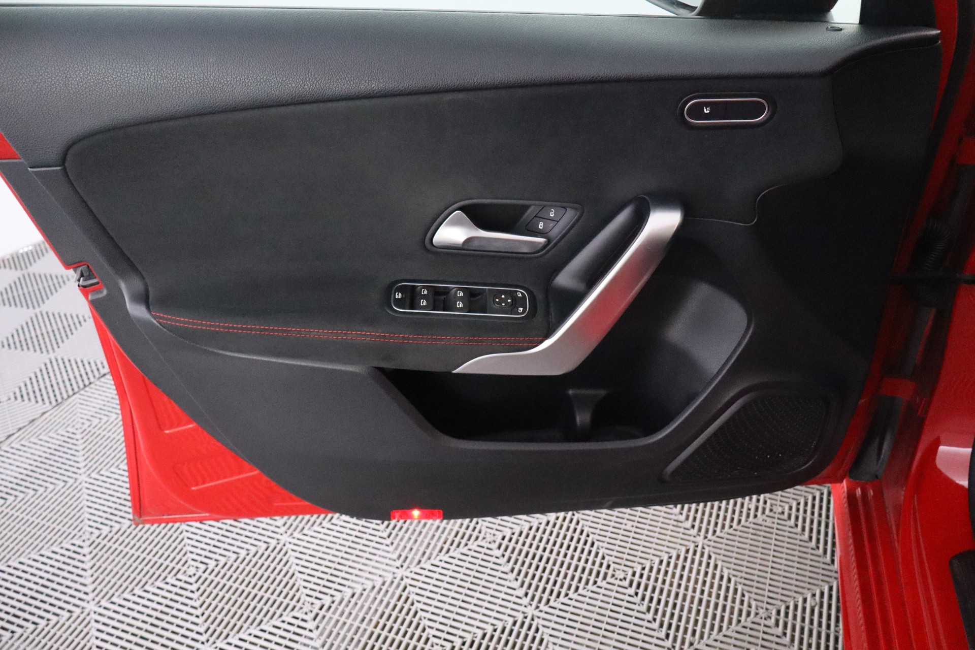 MERCEDES-BENZ A 2018