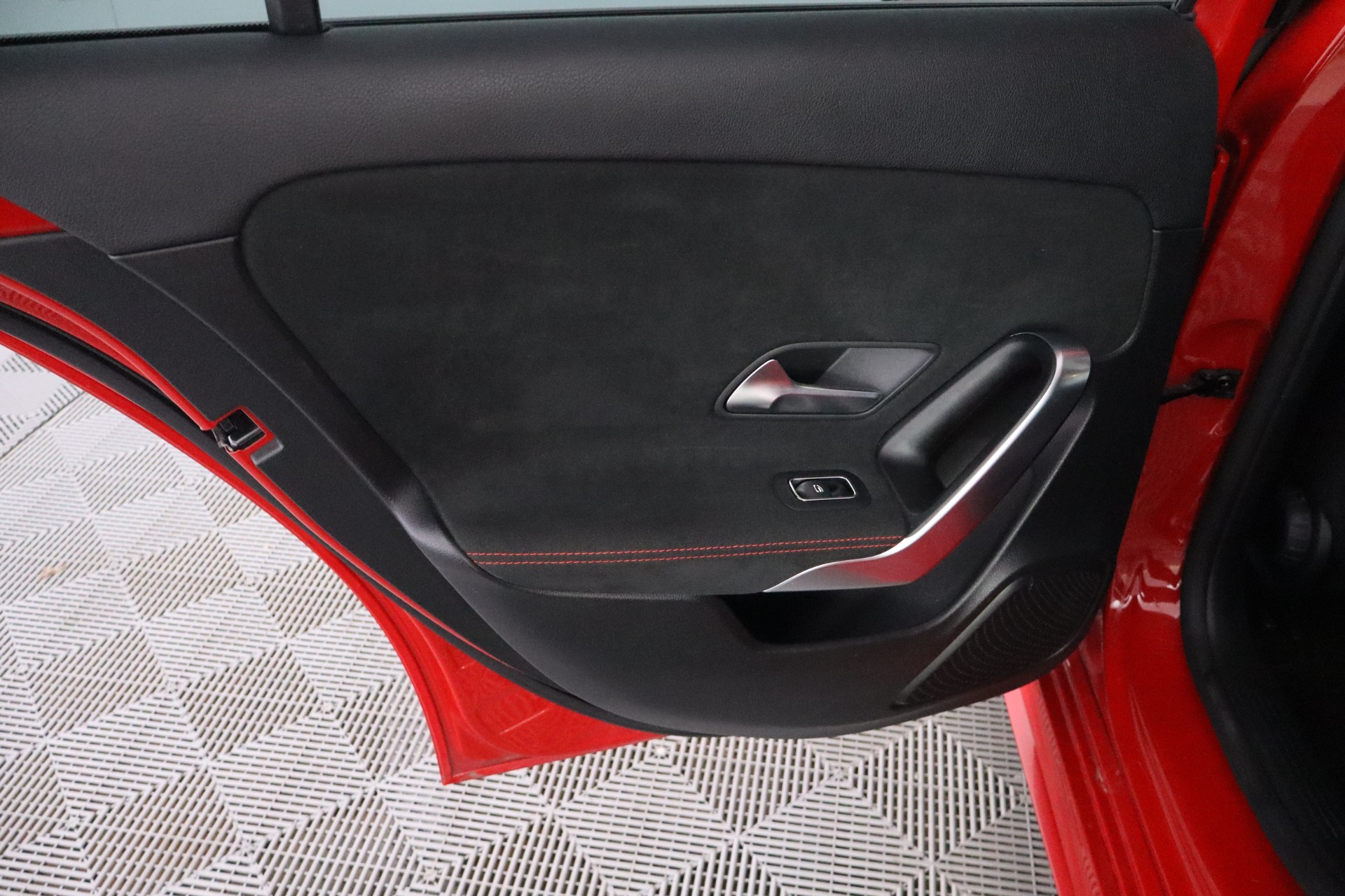 MERCEDES-BENZ A 2018