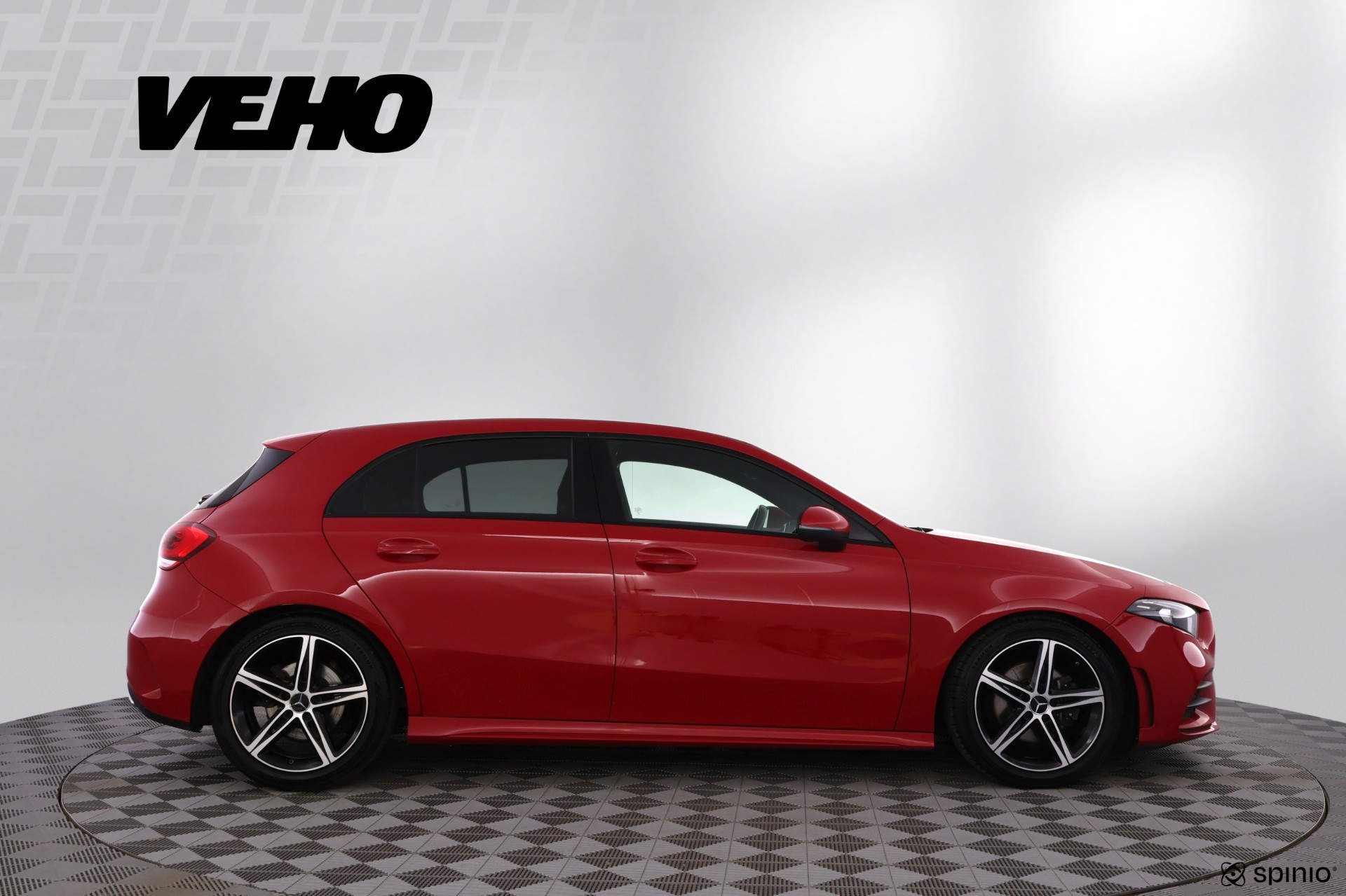 MERCEDES-BENZ A 2018