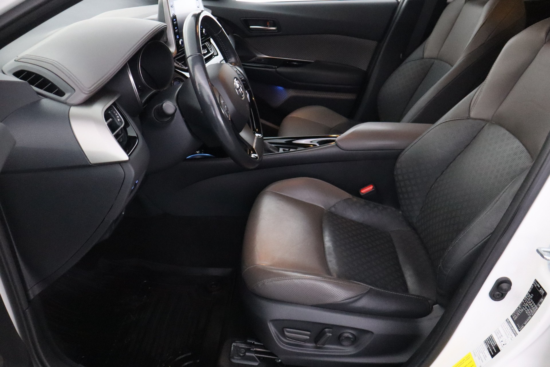 TOYOTA C-HR 2021