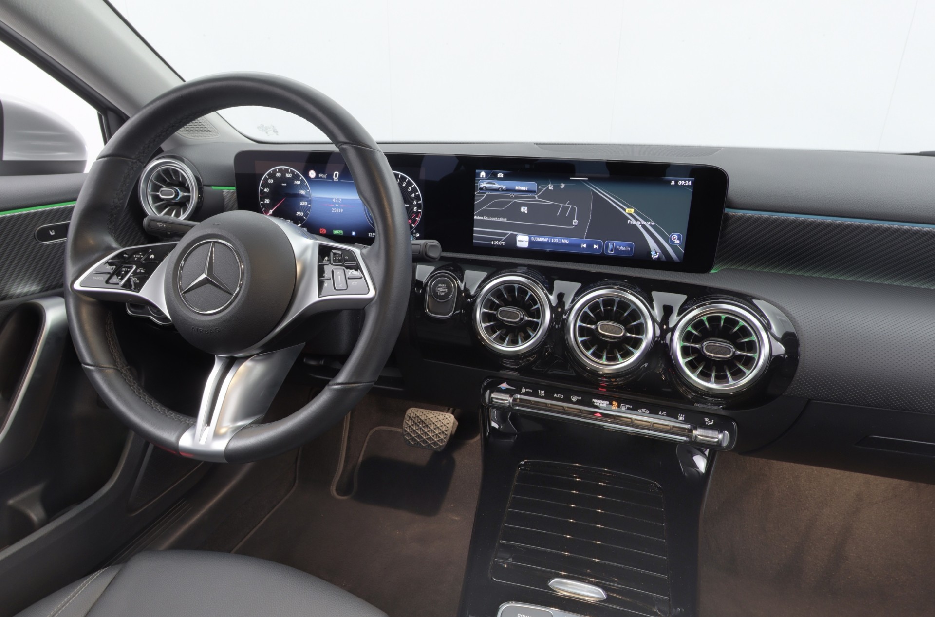 MERCEDES-BENZ A 2023