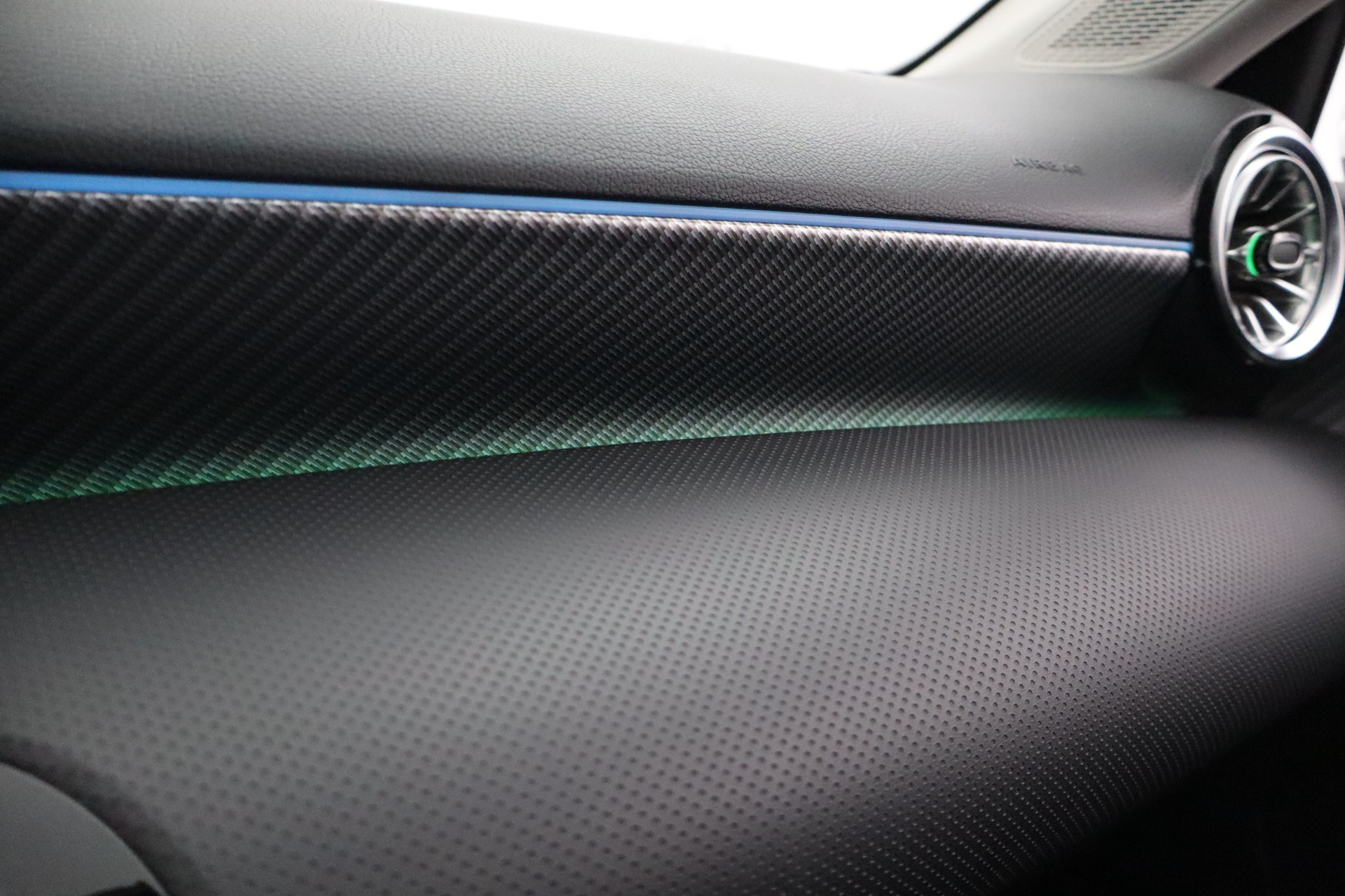 MERCEDES-BENZ A 2023