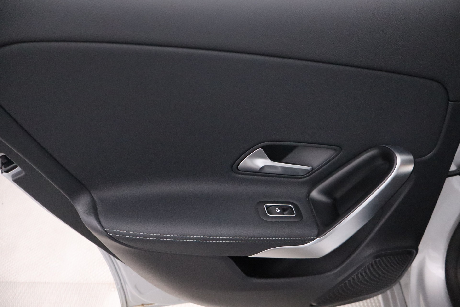 MERCEDES-BENZ A 2023