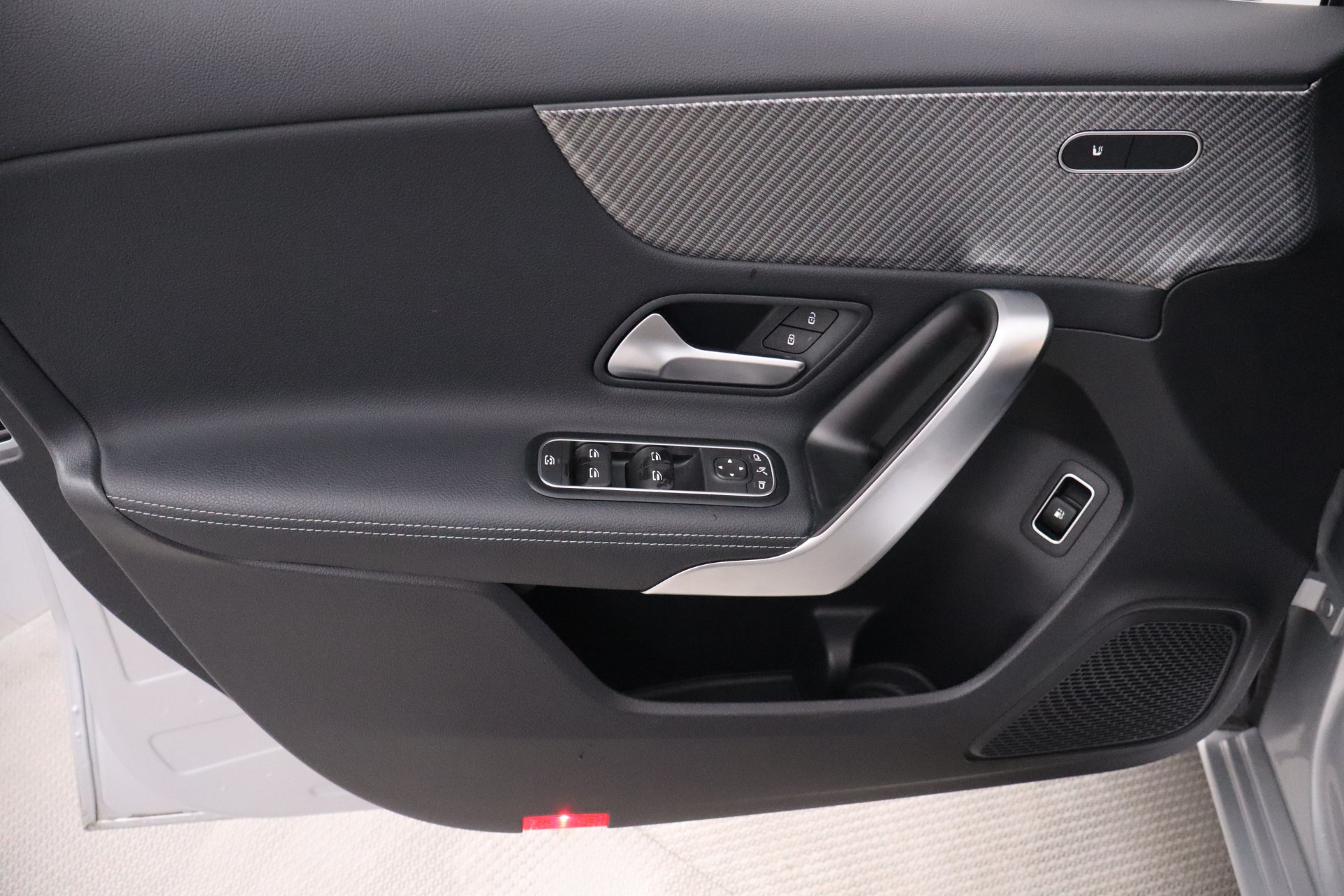 MERCEDES-BENZ A 2023