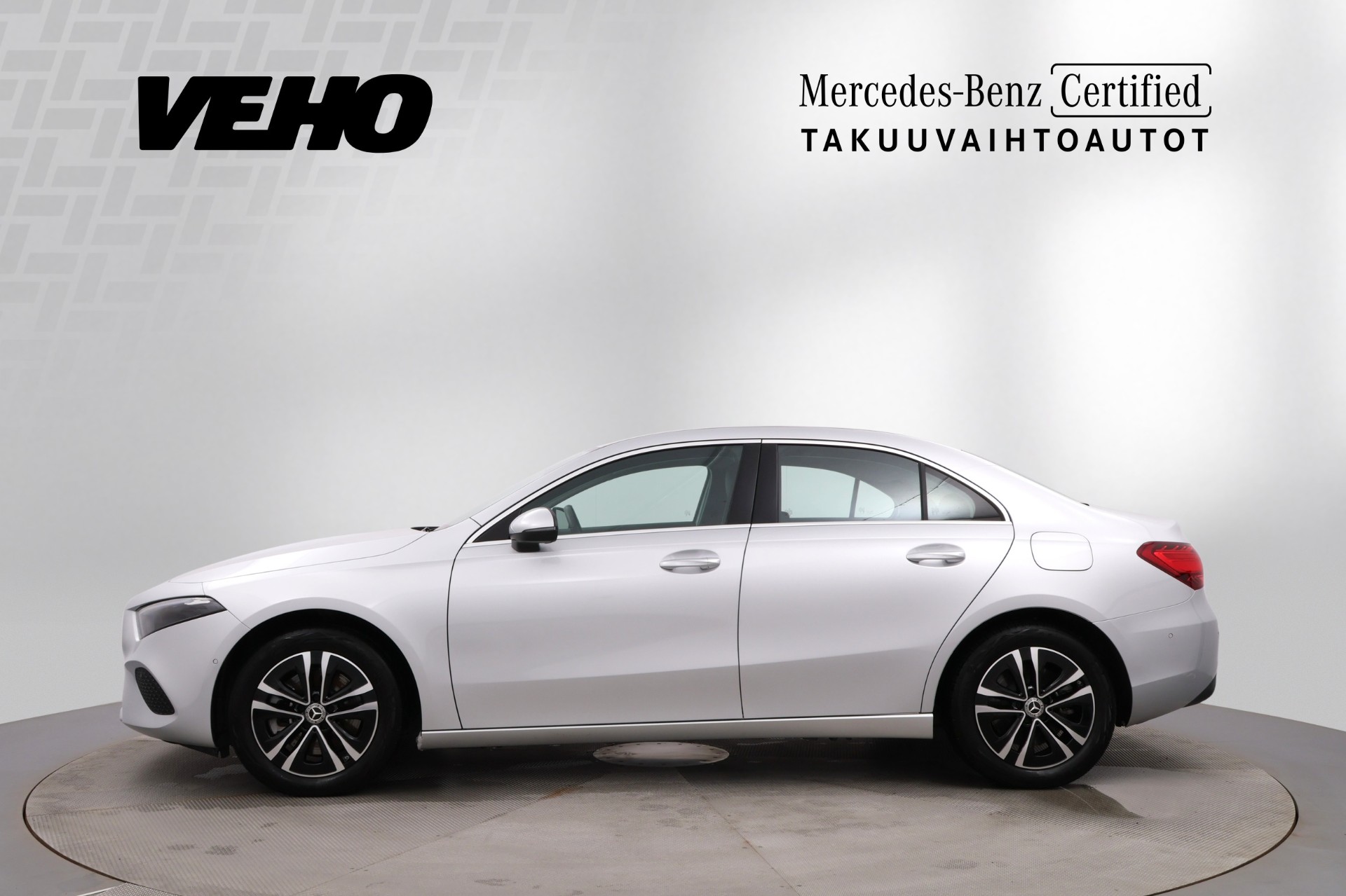 MERCEDES-BENZ A 2023