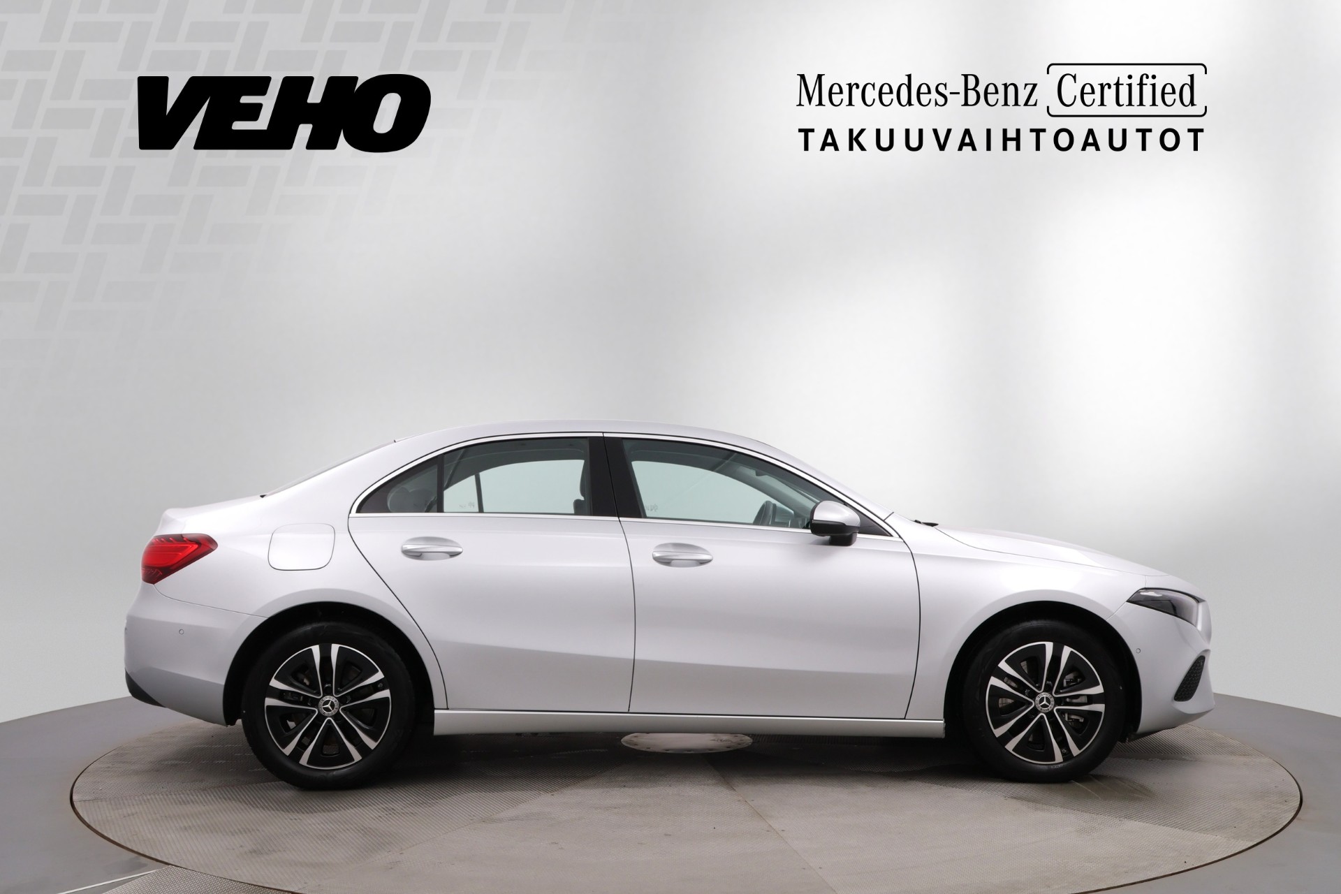 MERCEDES-BENZ A 2023