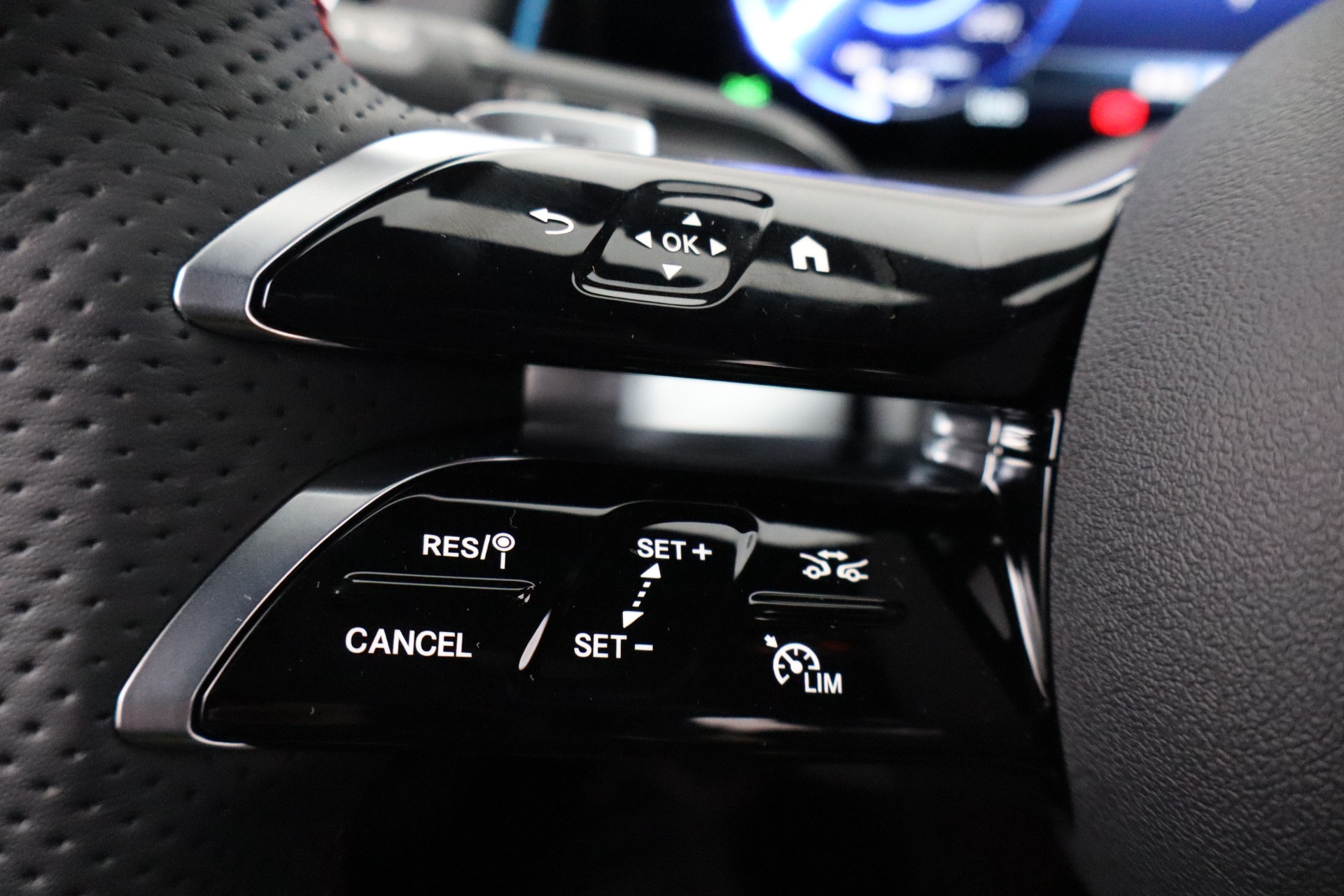 Mercedes-Benz EQB 2025