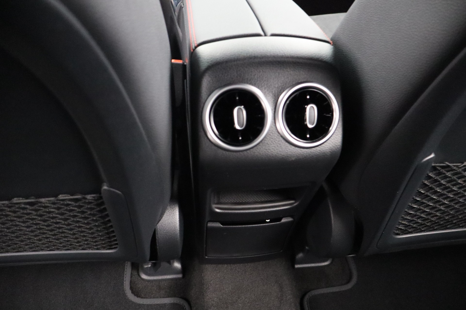 Mercedes-Benz EQB 2025