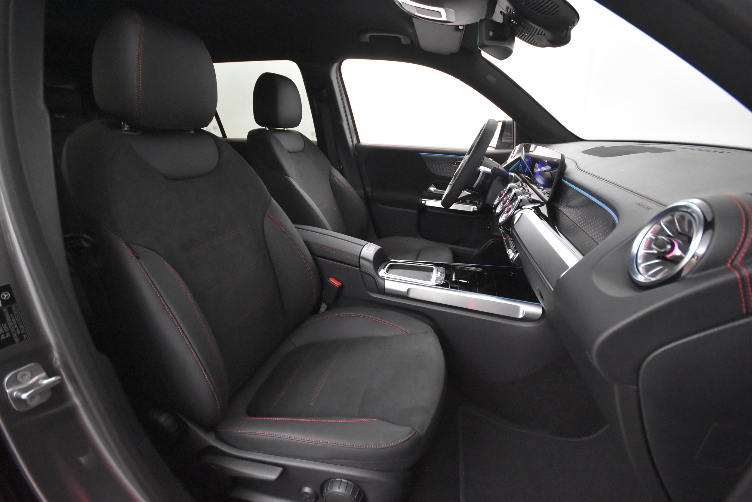 Mercedes-Benz EQB 2025