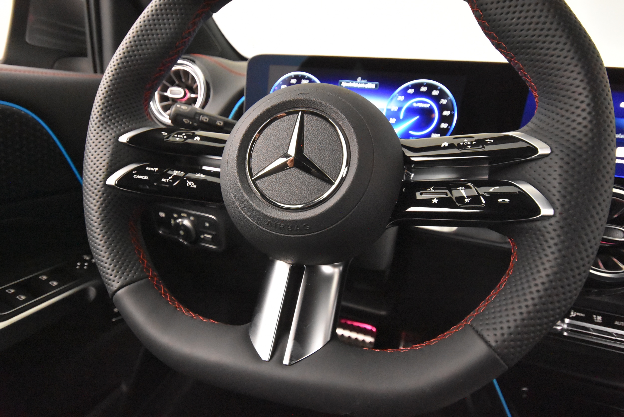 Mercedes-Benz EQB 2025