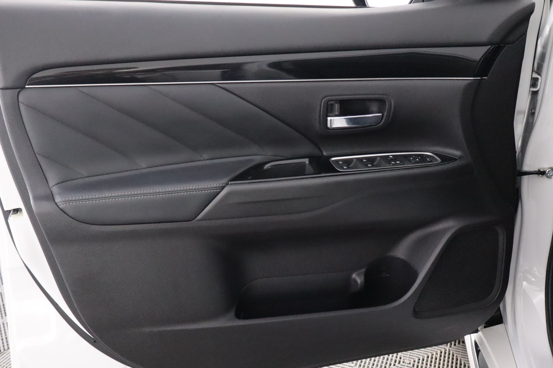 MITSUBISHI Outlander PHEV 2019