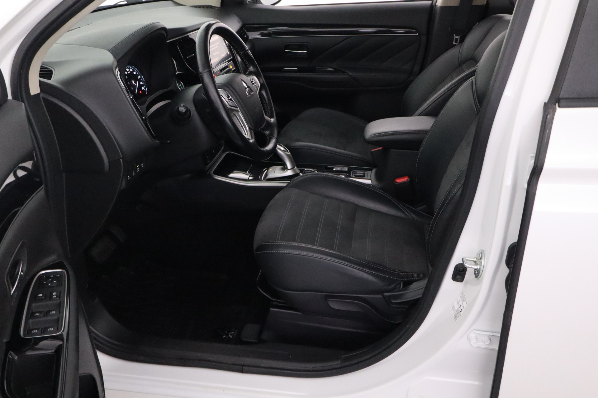 MITSUBISHI Outlander PHEV 2019