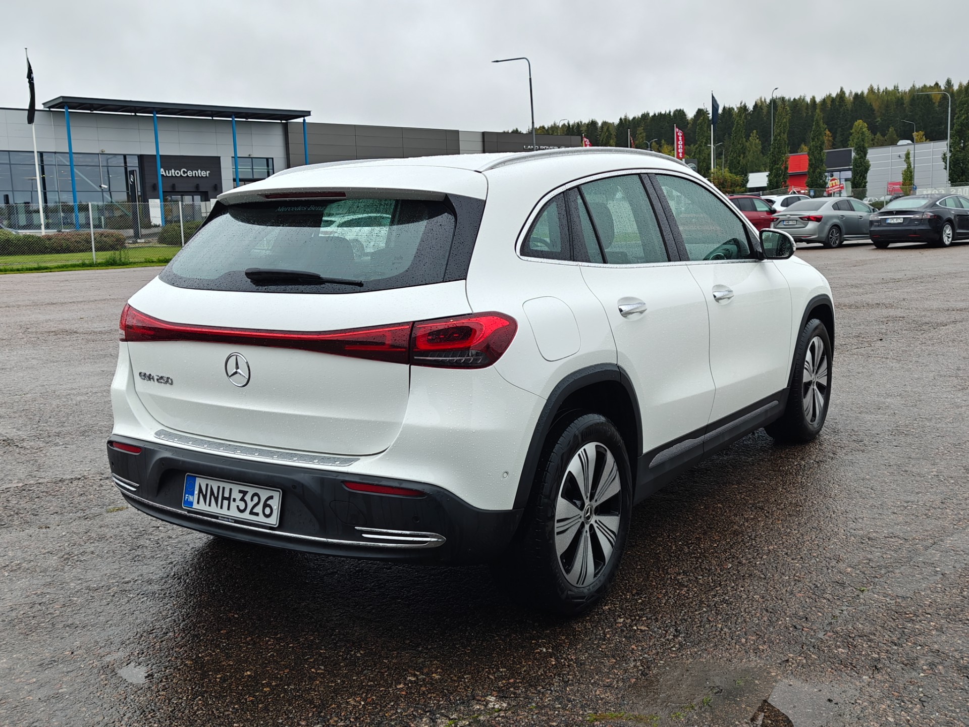 MERCEDES-BENZ EQA 2024