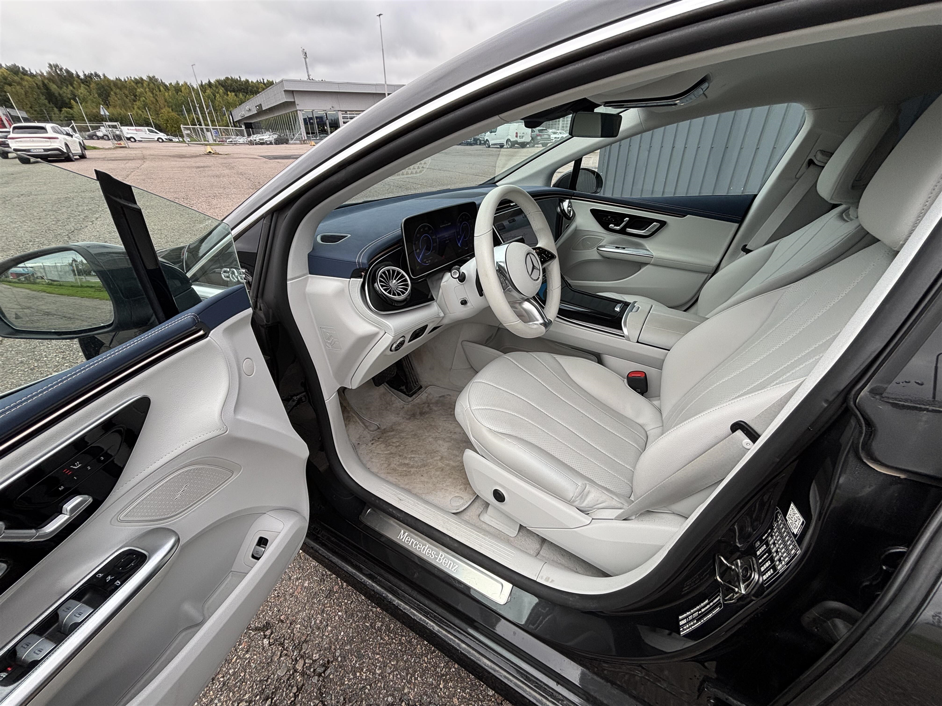 MERCEDES-BENZ EQE 2023